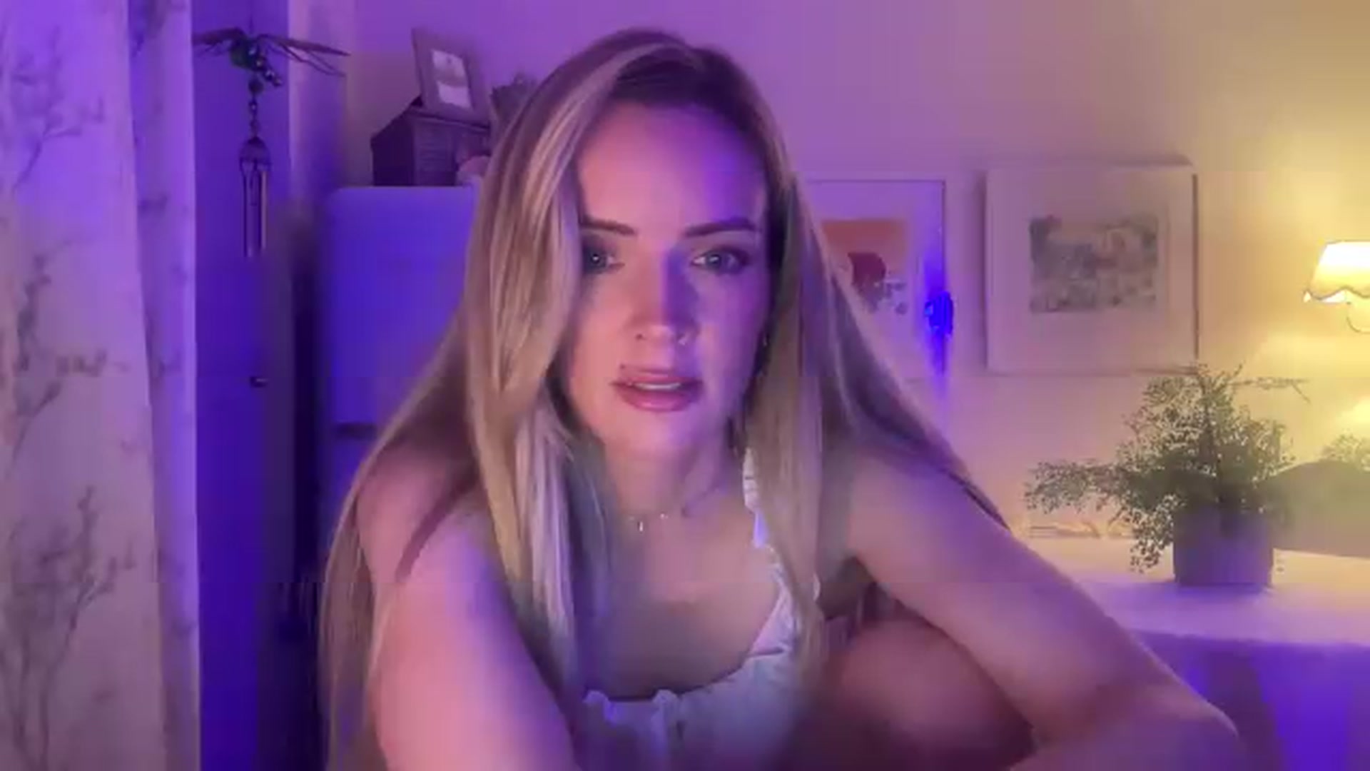 Gallery image thumbnail from Courtney's myfreecams stream on, 08/16/2026, 22:45 image 12 of 20
