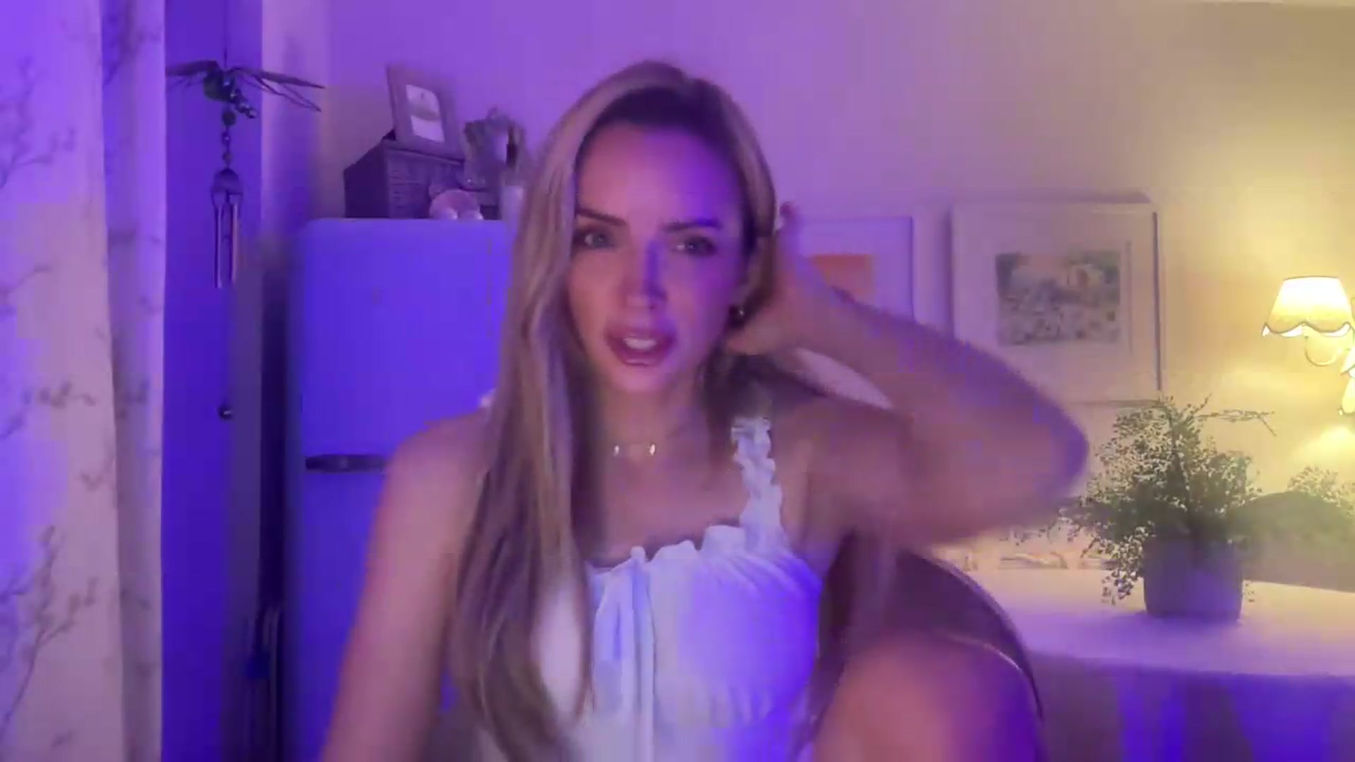 Gallery image thumbnail from Courtney's myfreecams stream on, 08/16/2026, 22:45 image 3 of 20
