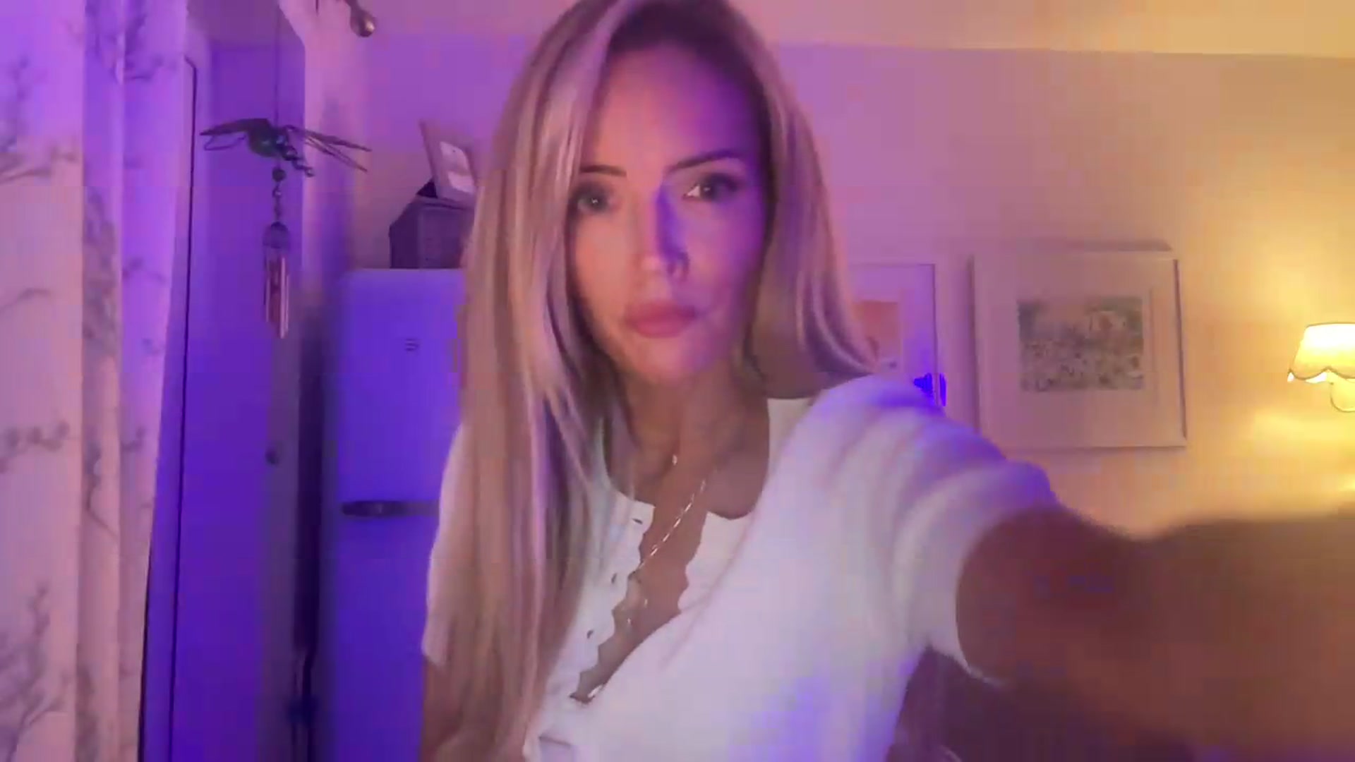 Gallery image thumbnail from Courtney's myfreecams stream on, 08/21/2026, 21:56 image 5 of 20