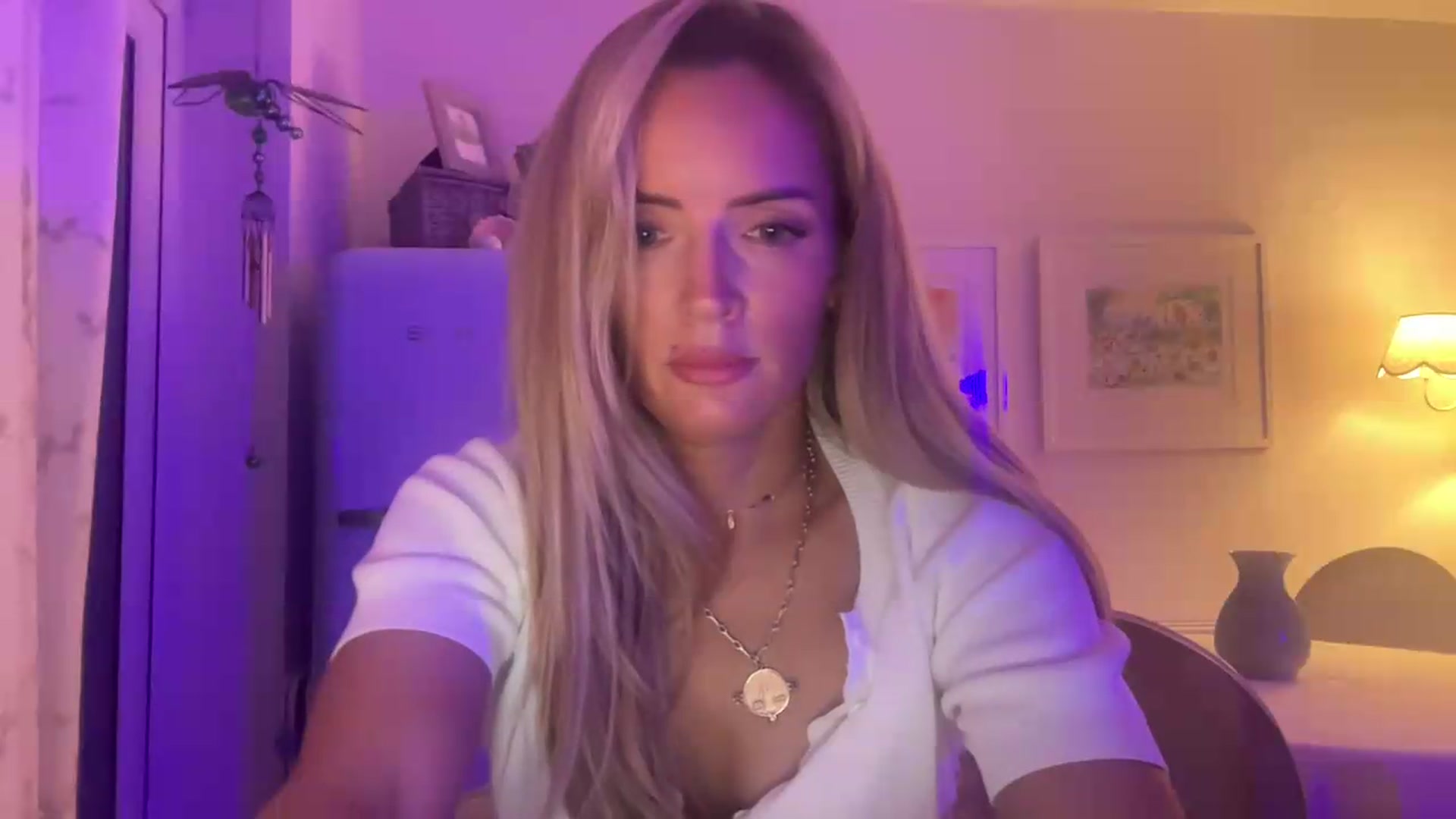 Gallery image thumbnail from Courtney's myfreecams stream on, 08/21/2026, 22:10 image 2 of 20