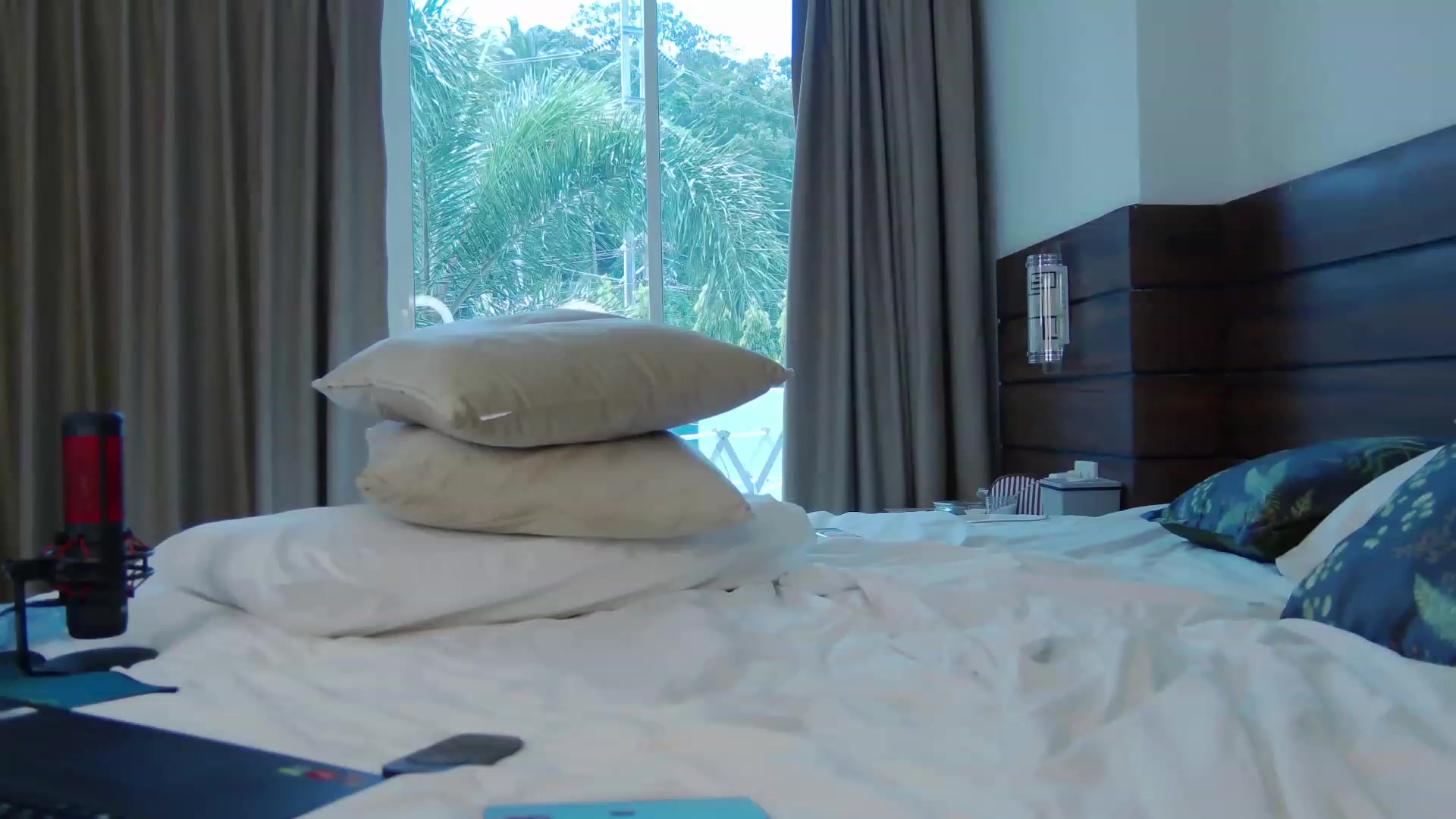 Gallery image thumbnail from Coverm3's myfreecams stream on, 11/27/2022, 04:40 image 12 of 20