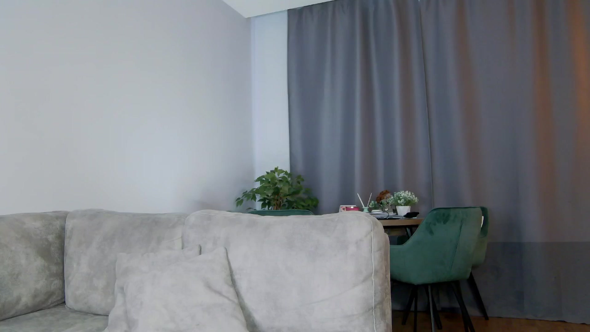 Gallery image thumbnail from Coverm3's myfreecams stream on, 05/16/2024, 12:38 image 16 of 20