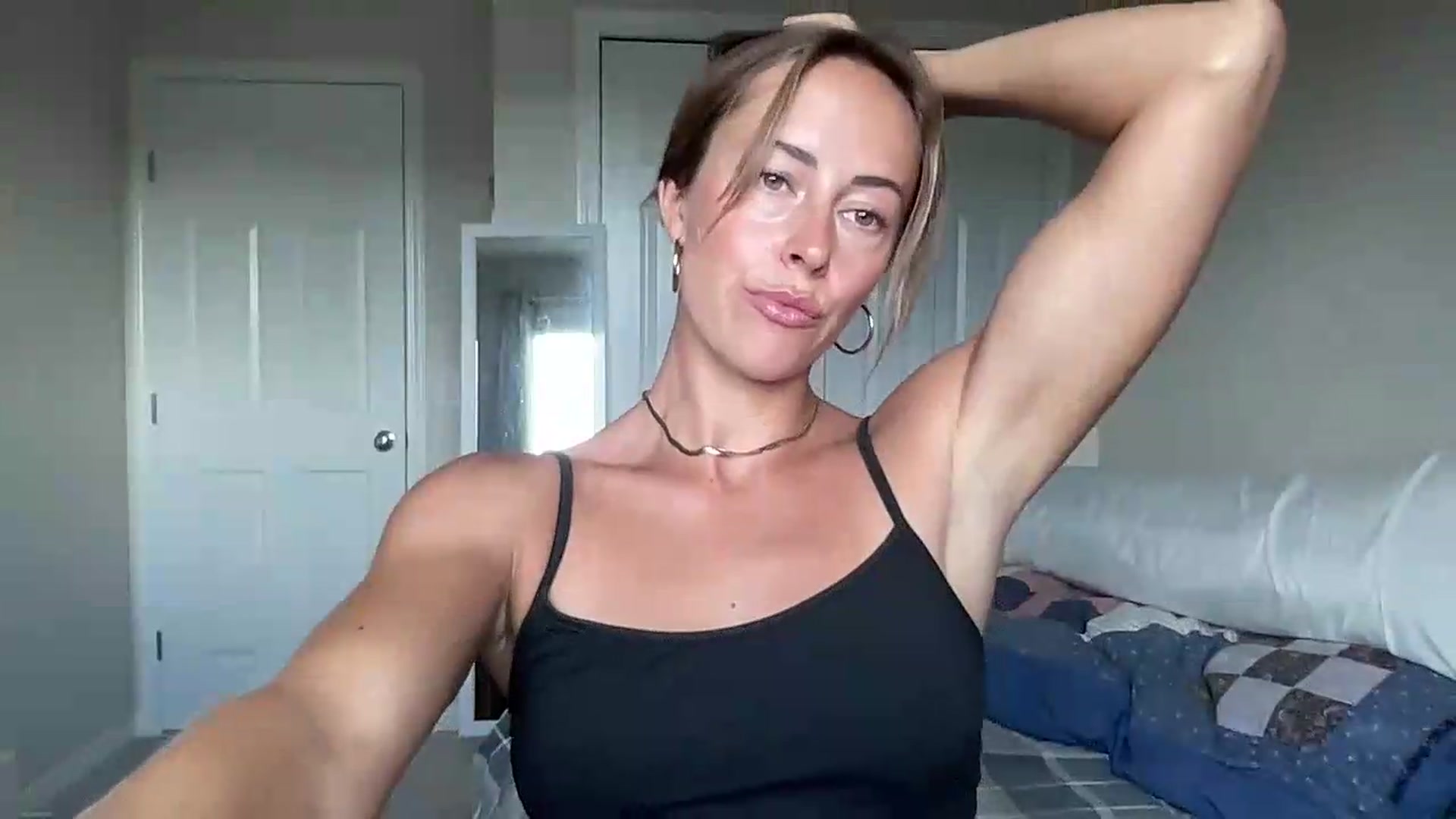 Gallery image thumbnail from CowgirlCrush's myfreecams stream on, 07/08/2026, 21:16 image 12 of 20