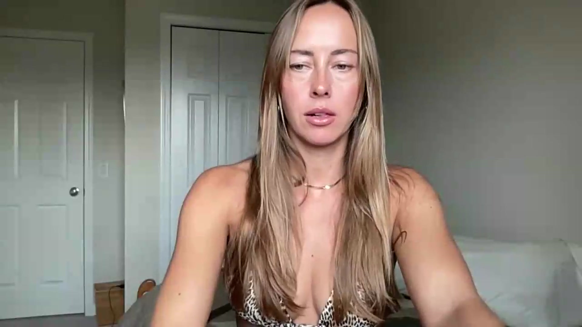 Gallery image thumbnail from CowgirlCrush's myfreecams stream on, 08/20/2026, 20:15 image 10 of 20