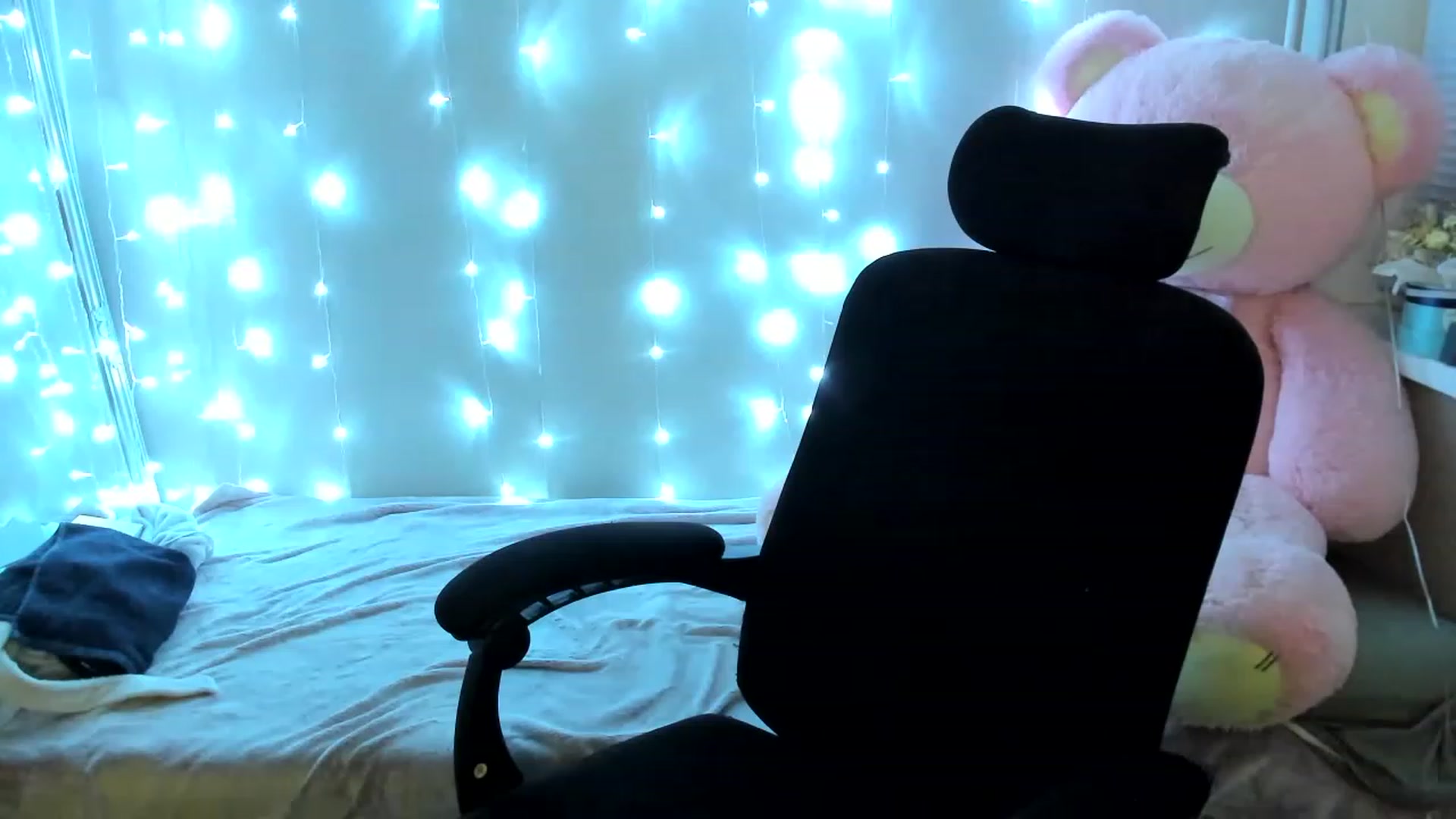 Gallery image thumbnail from Coyote_Girl's myfreecams stream on, 12/03/2022, 20:12 image 16 of 20