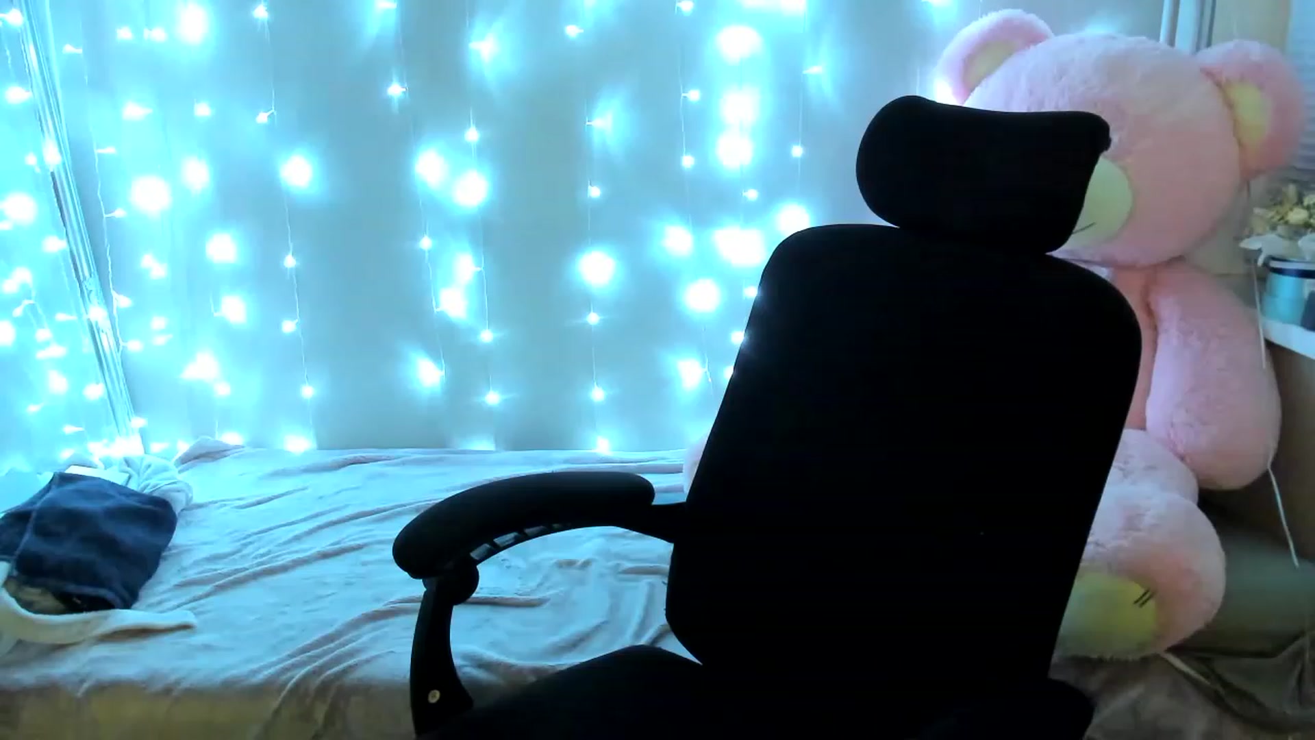 Gallery image thumbnail from Coyote_Girl's myfreecams stream on, 12/03/2022, 20:12 image 17 of 20
