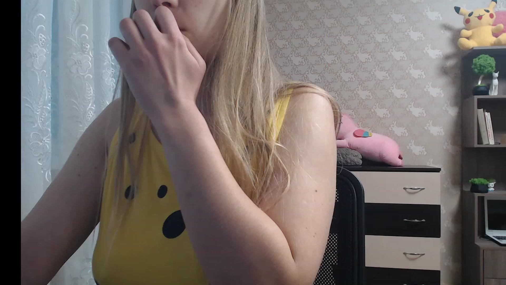 Gallery image thumbnail from CozySweety's myfreecams stream on, 12/24/2022, 13:18 image 16 of 20