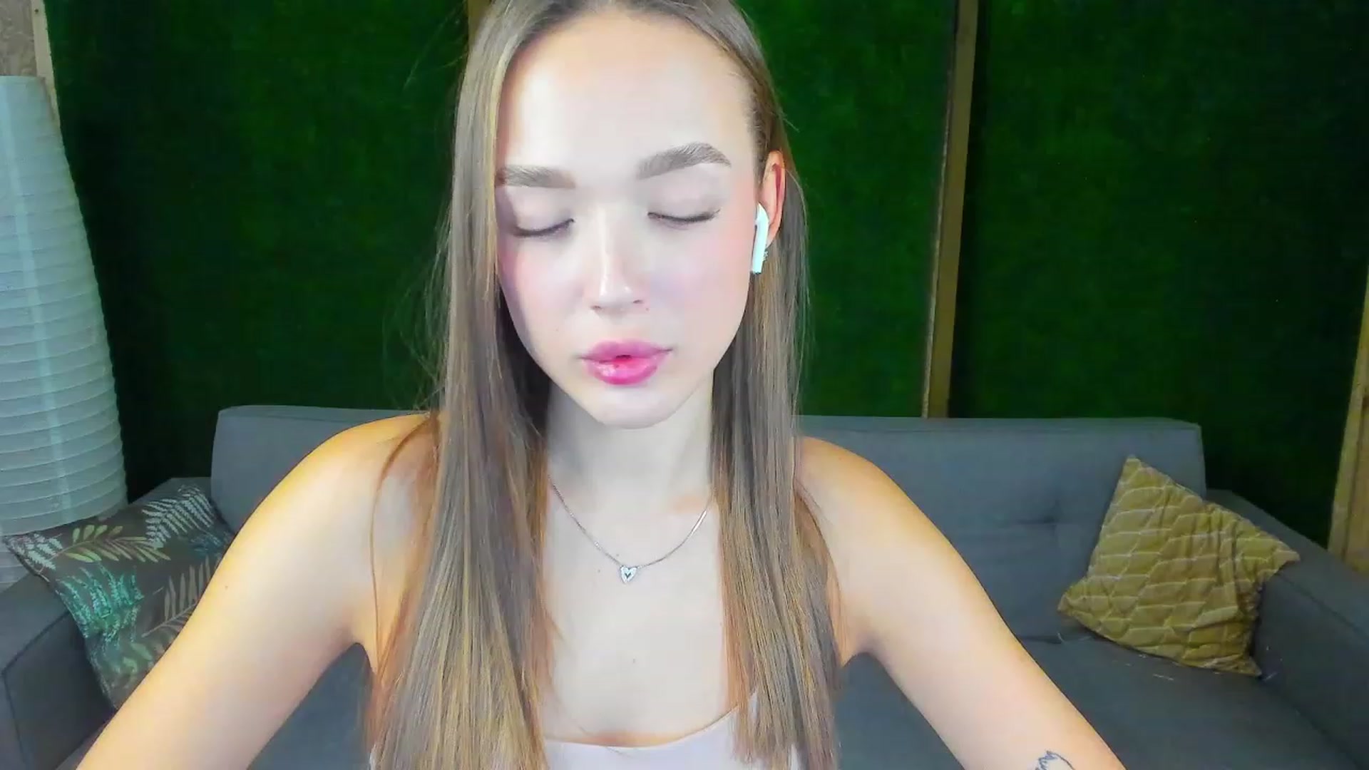 Gallery image thumbnail from Crafty_Love's myfreecams stream on, 11/18/2022, 12:48 image 12 of 20