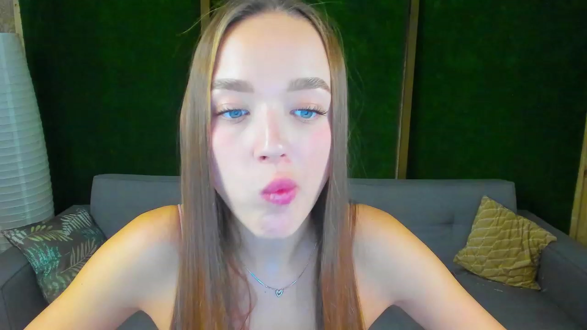 Gallery image thumbnail from Crafty_Love's myfreecams stream on, 11/18/2022, 12:48 image 4 of 20