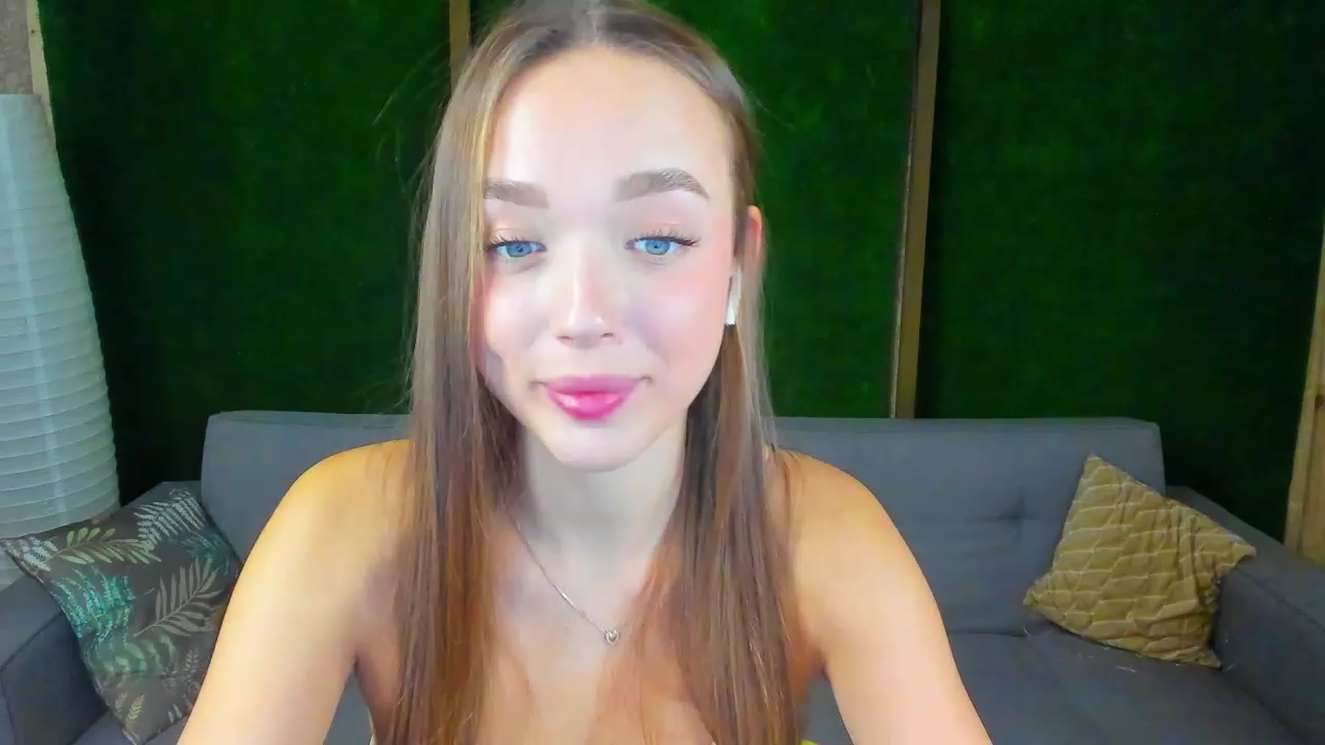 Gallery image thumbnail from Crafty_Love's myfreecams stream on, 11/18/2022, 12:48 image 20 of 20