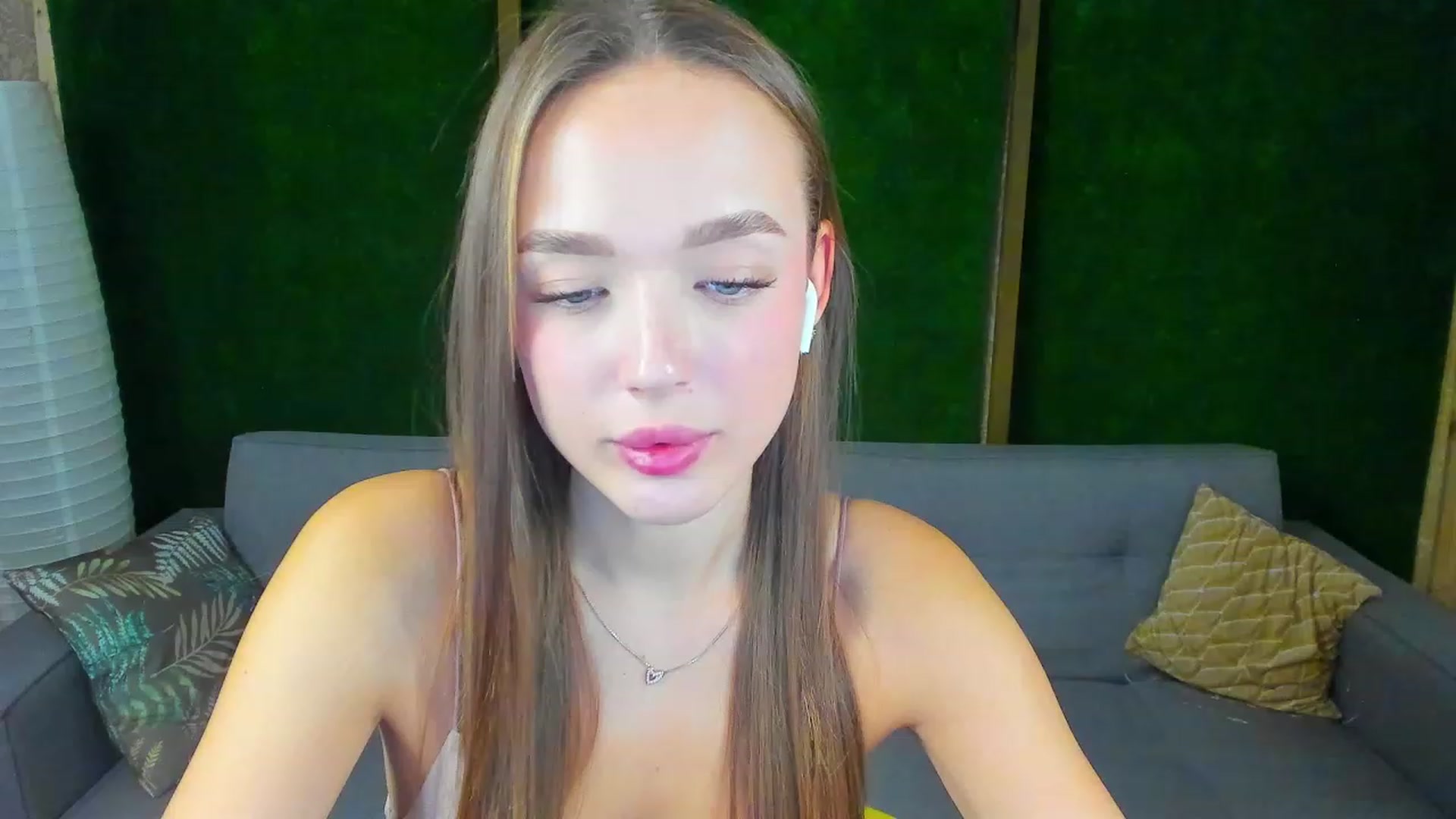 Gallery image thumbnail from Crafty_Love's myfreecams stream on, 11/18/2022, 12:48 image 13 of 20