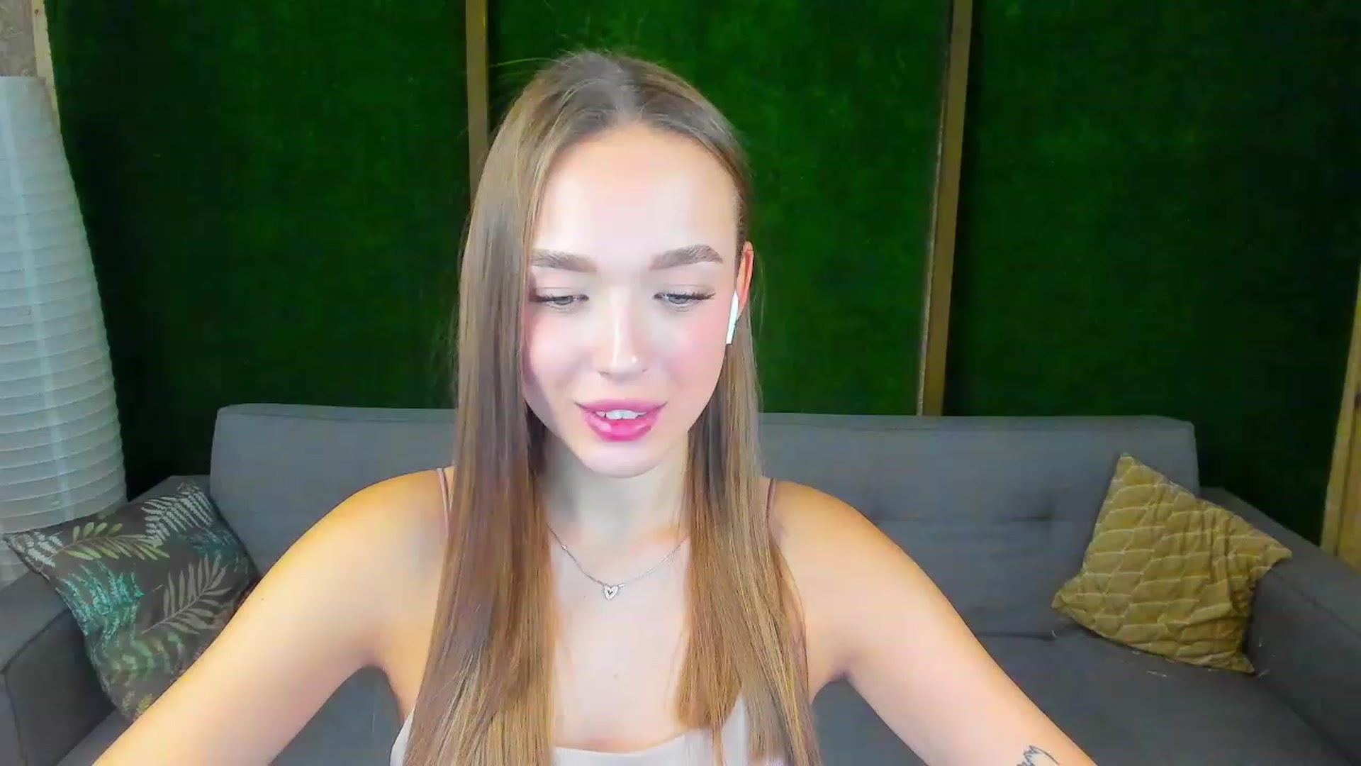 Gallery image thumbnail from Crafty_Love's myfreecams stream on, 11/18/2022, 12:48 image 10 of 20
