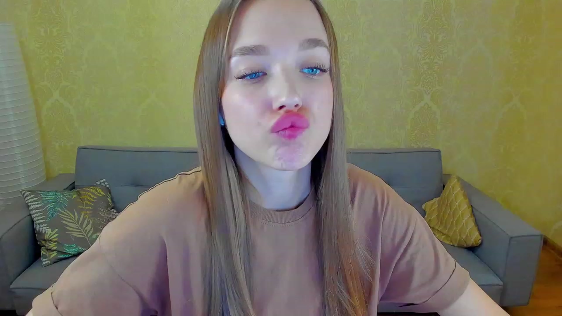 Gallery image thumbnail from Crafty_Love's myfreecams stream on, 02/11/2023, 10:11 image 14 of 20