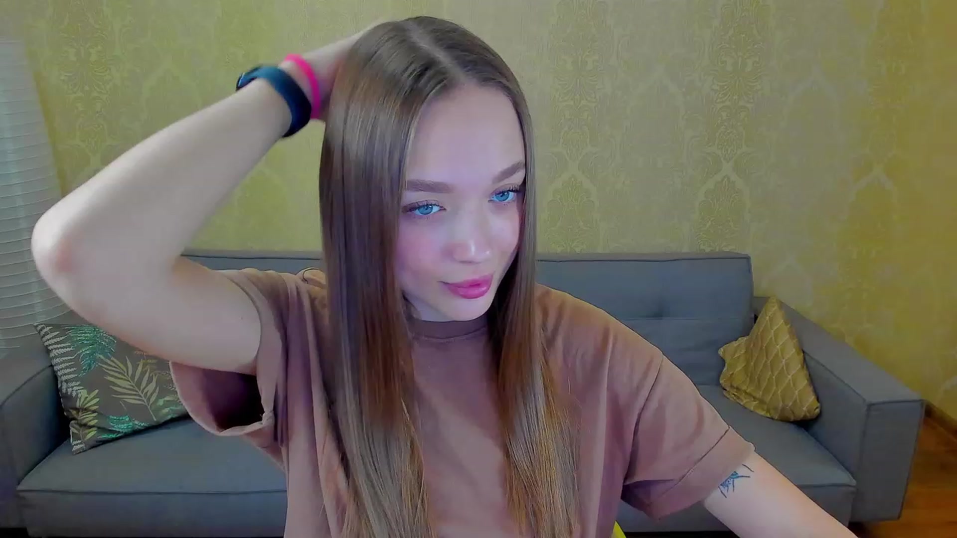 Gallery image thumbnail from Crafty_Love's myfreecams stream on, 02/11/2023, 10:11 image 8 of 20