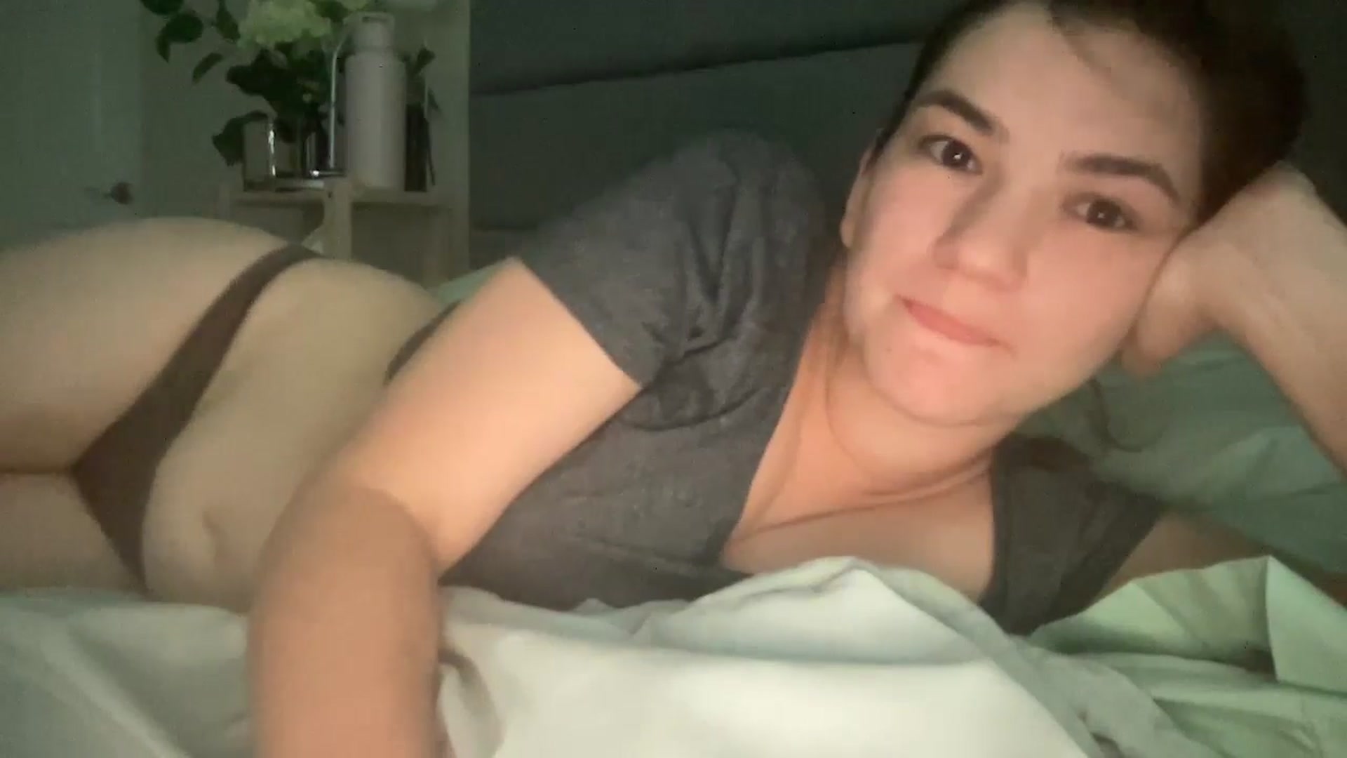 Gallery image thumbnail from Cranberry's myfreecams stream on, 10/06/2024, 22:17 image 3 of 20