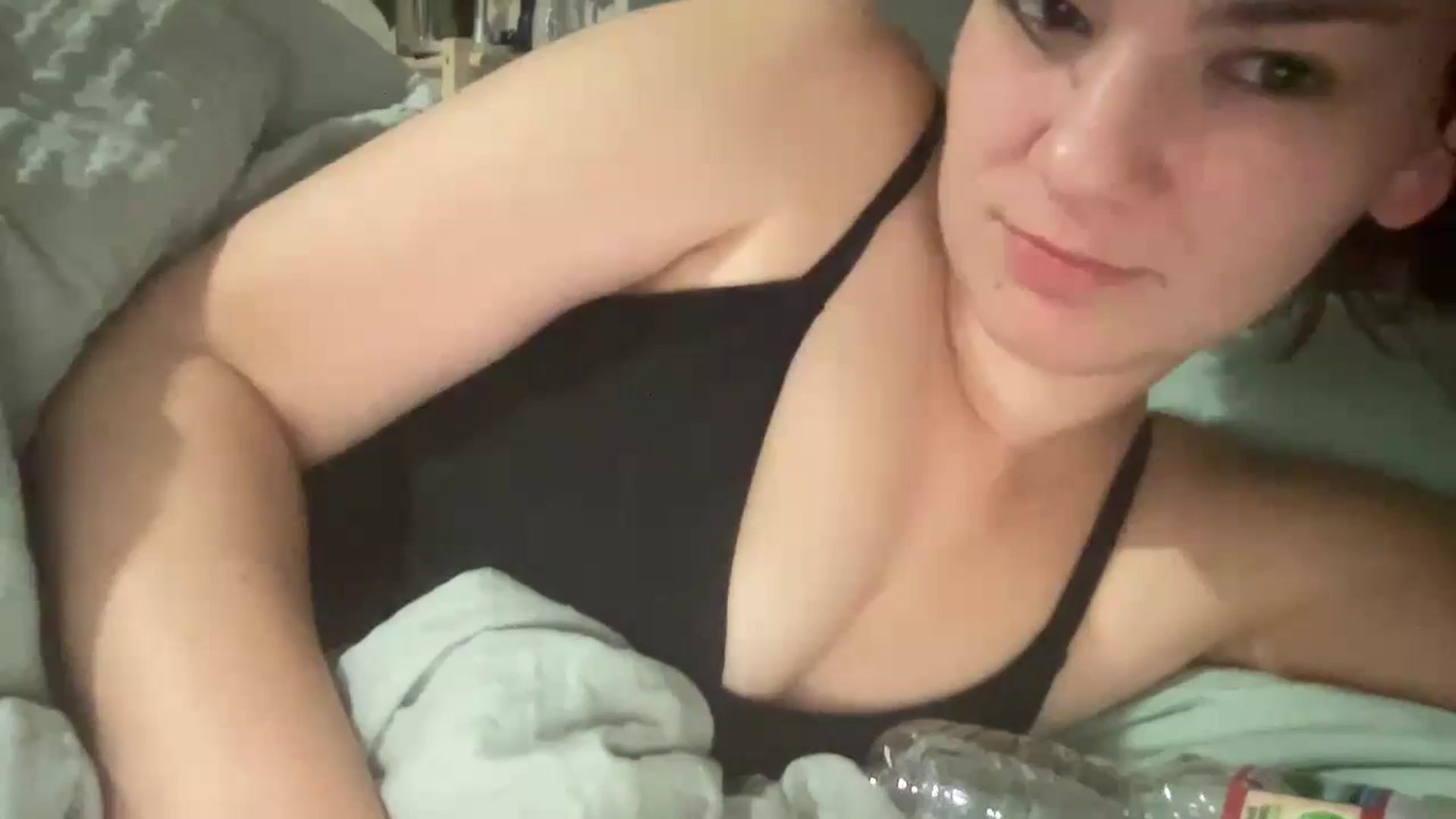 Gallery image thumbnail from Cranberry's myfreecams stream on, 10/18/2024, 09:37 image 11 of 20