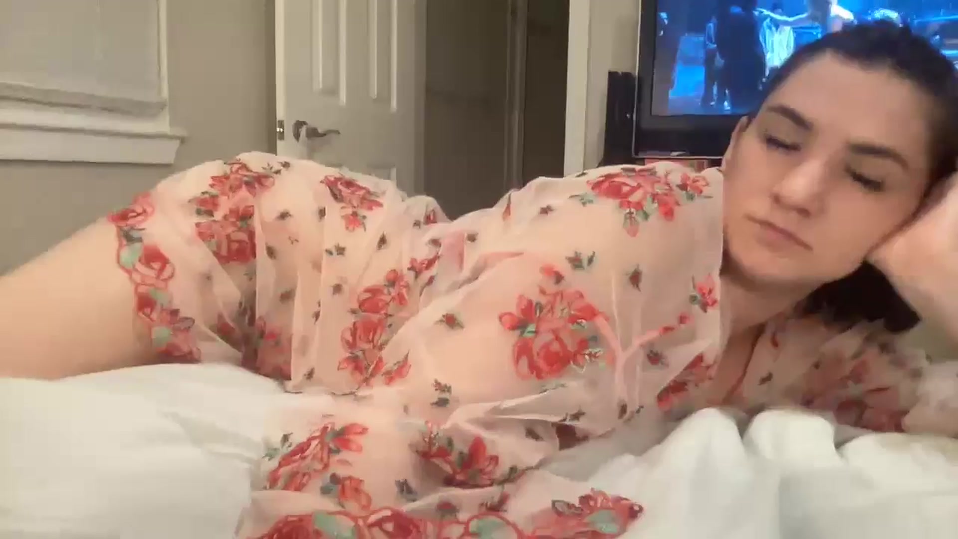 Gallery image thumbnail from Cranberry's myfreecams stream on, 10/24/2024, 05:28 image 8 of 20