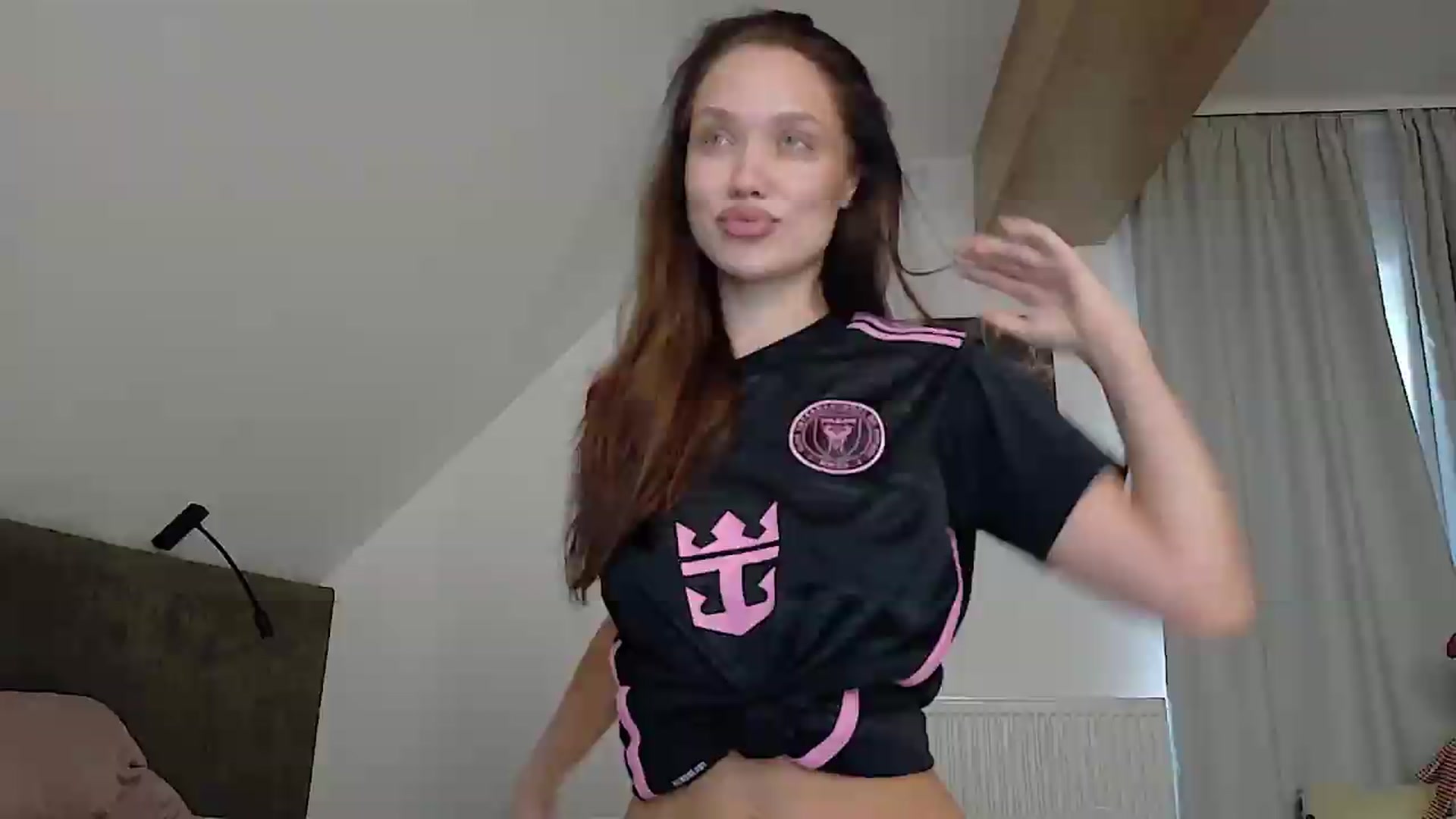Gallery image thumbnail from Cranberrye1's myfreecams stream on, 07/19/2026, 18:05 image 5 of 20