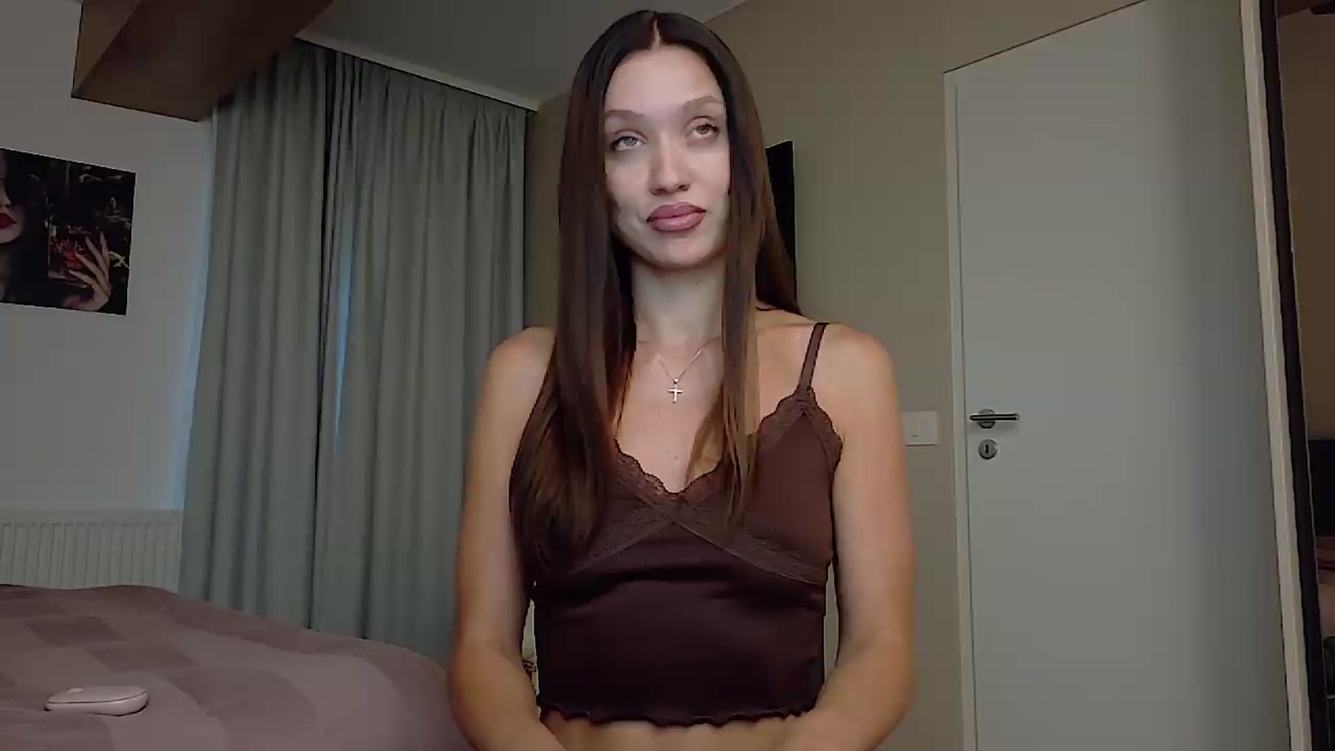 Gallery image thumbnail from Cranberrye1's myfreecams stream on, 07/22/2026, 16:51 image 18 of 20