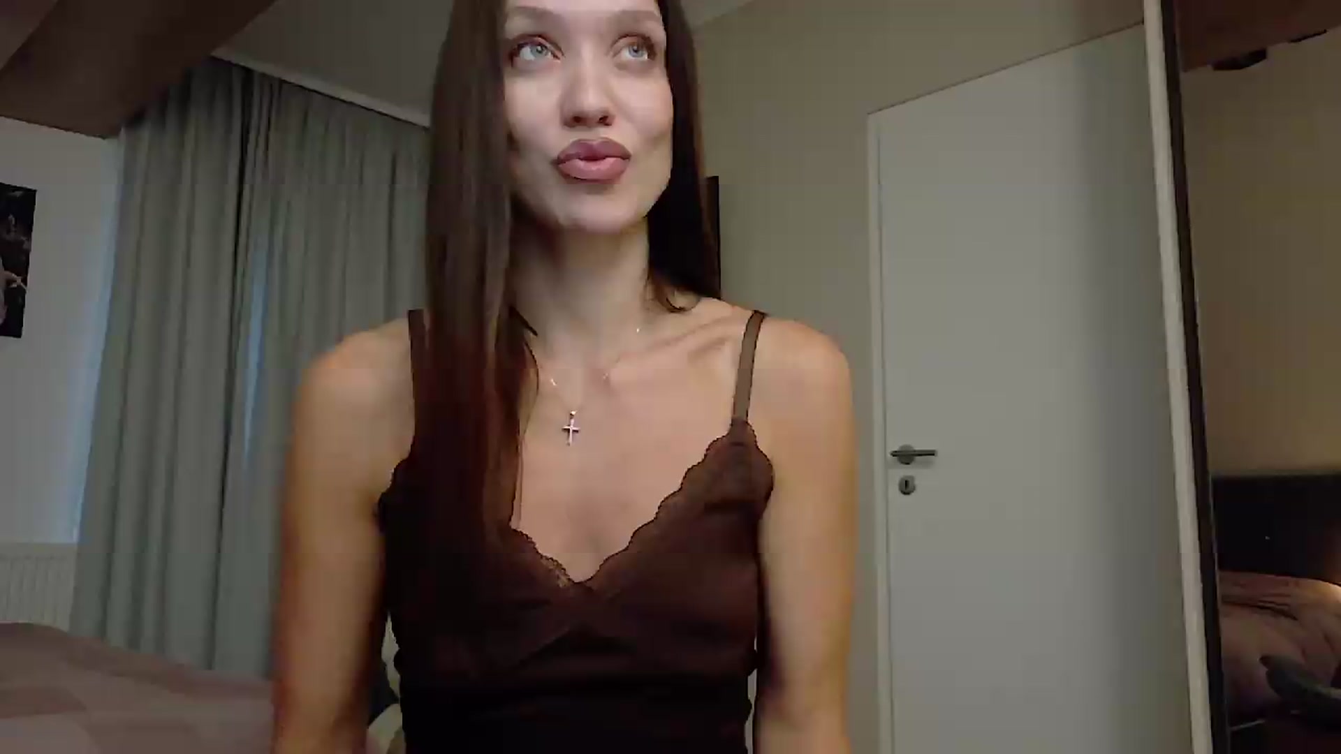 Gallery image thumbnail from Cranberrye1's myfreecams stream on, 07/22/2026, 16:51 image 15 of 20