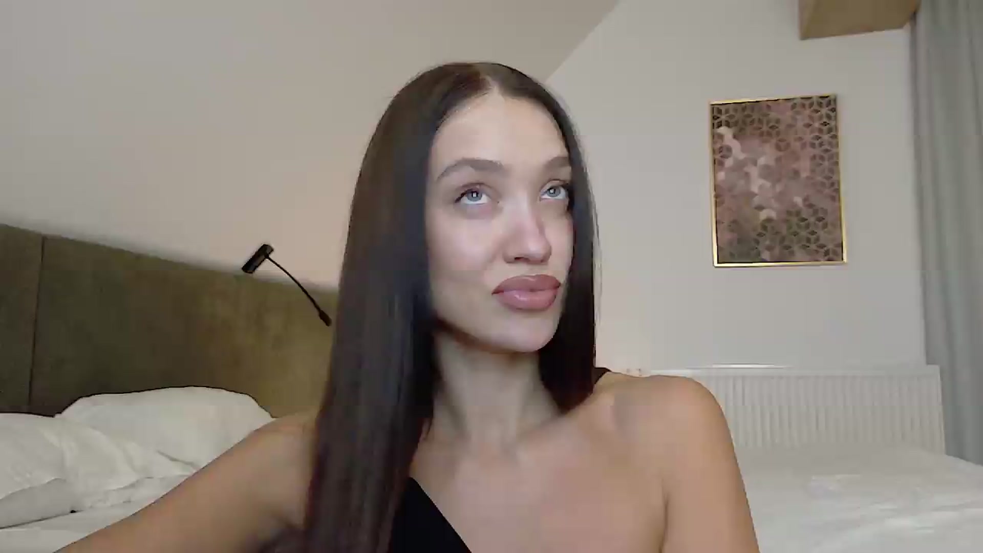Gallery image thumbnail from Cranberrye1's myfreecams stream on, 08/10/2026, 18:22 image 13 of 20