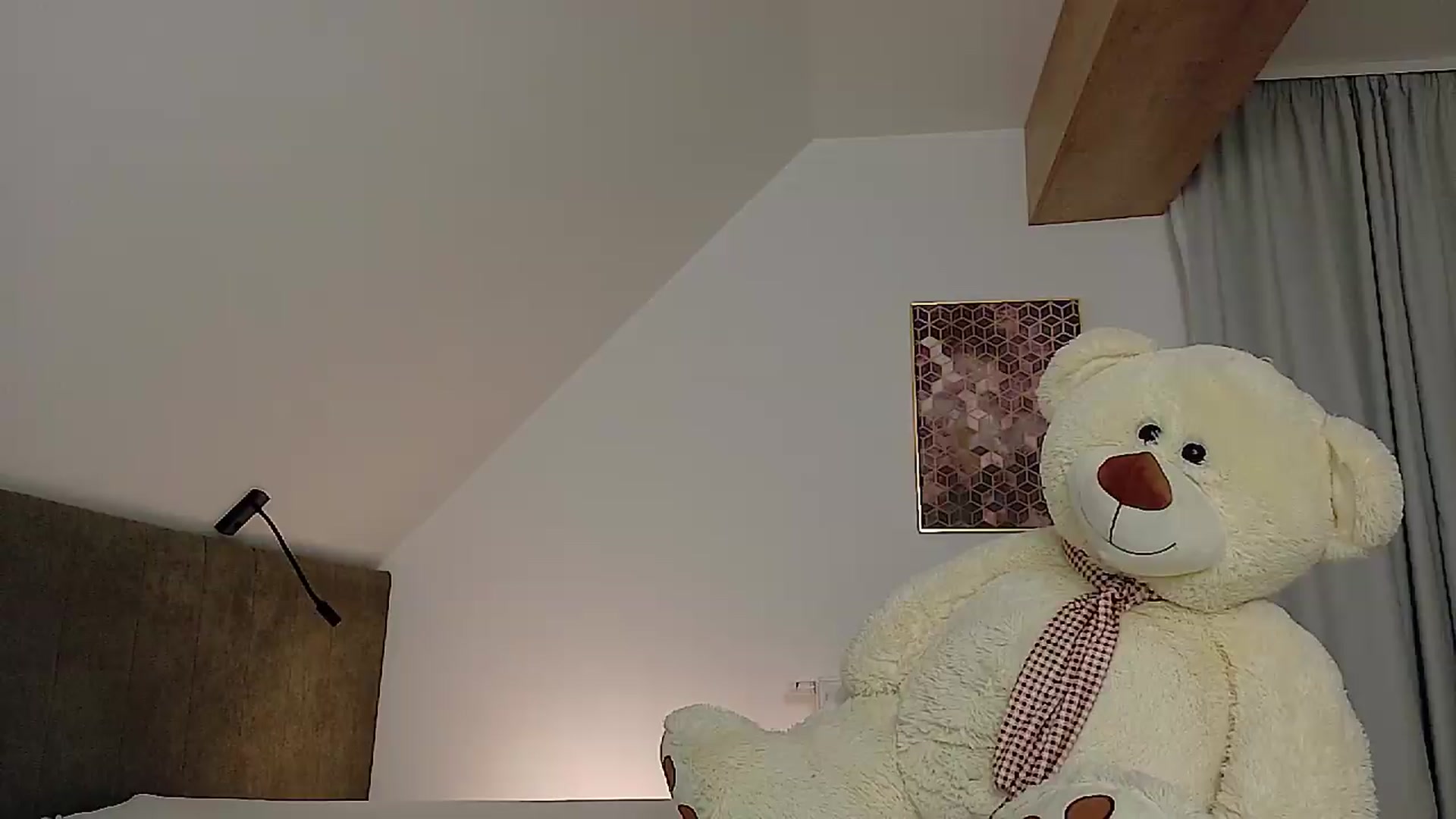 Gallery image thumbnail from Cranberrye1's myfreecams stream on, 08/13/2026, 20:22 image 5 of 20