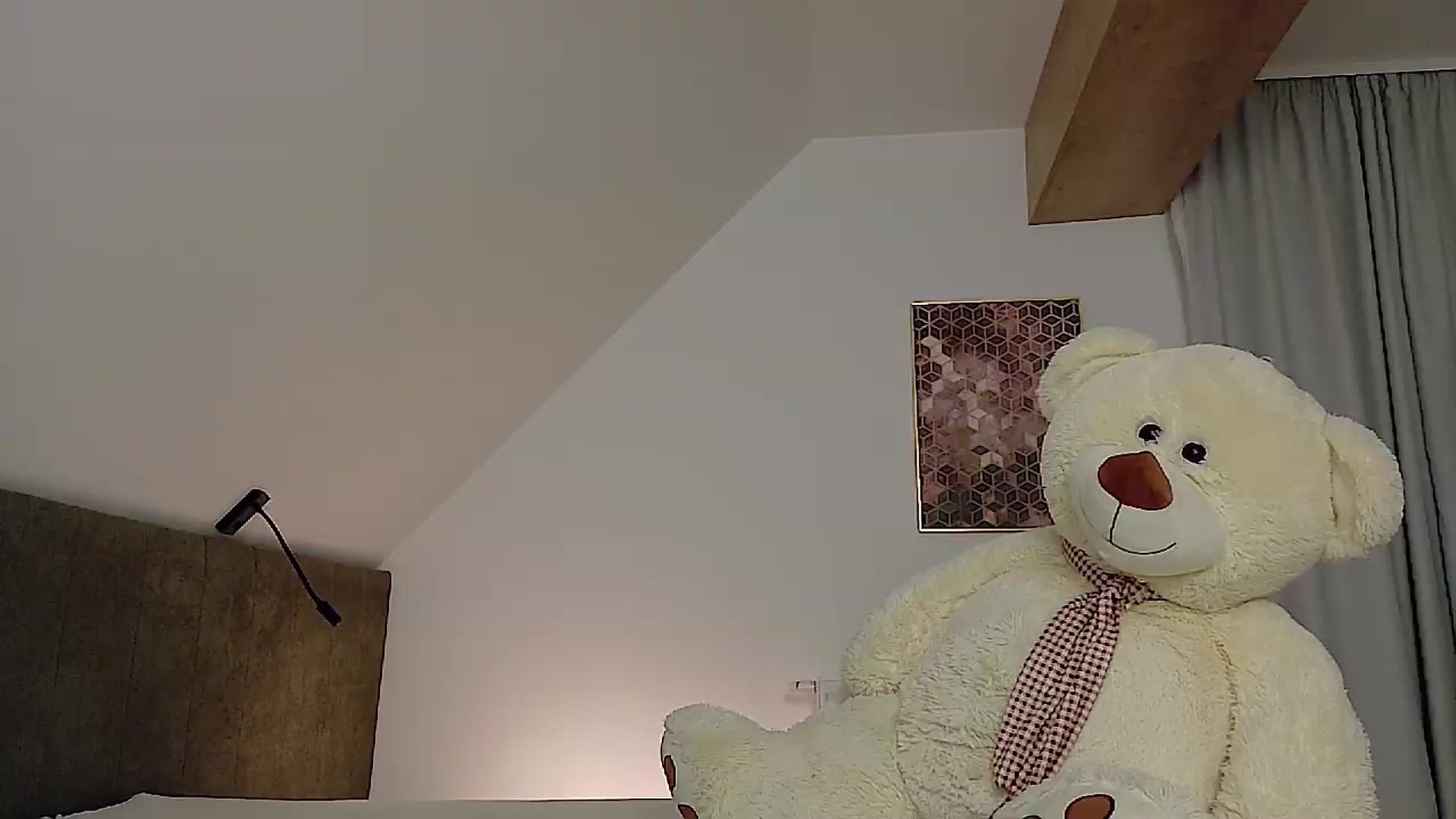 Gallery image thumbnail from Cranberrye1's myfreecams stream on, 08/13/2026, 20:22 image 4 of 20