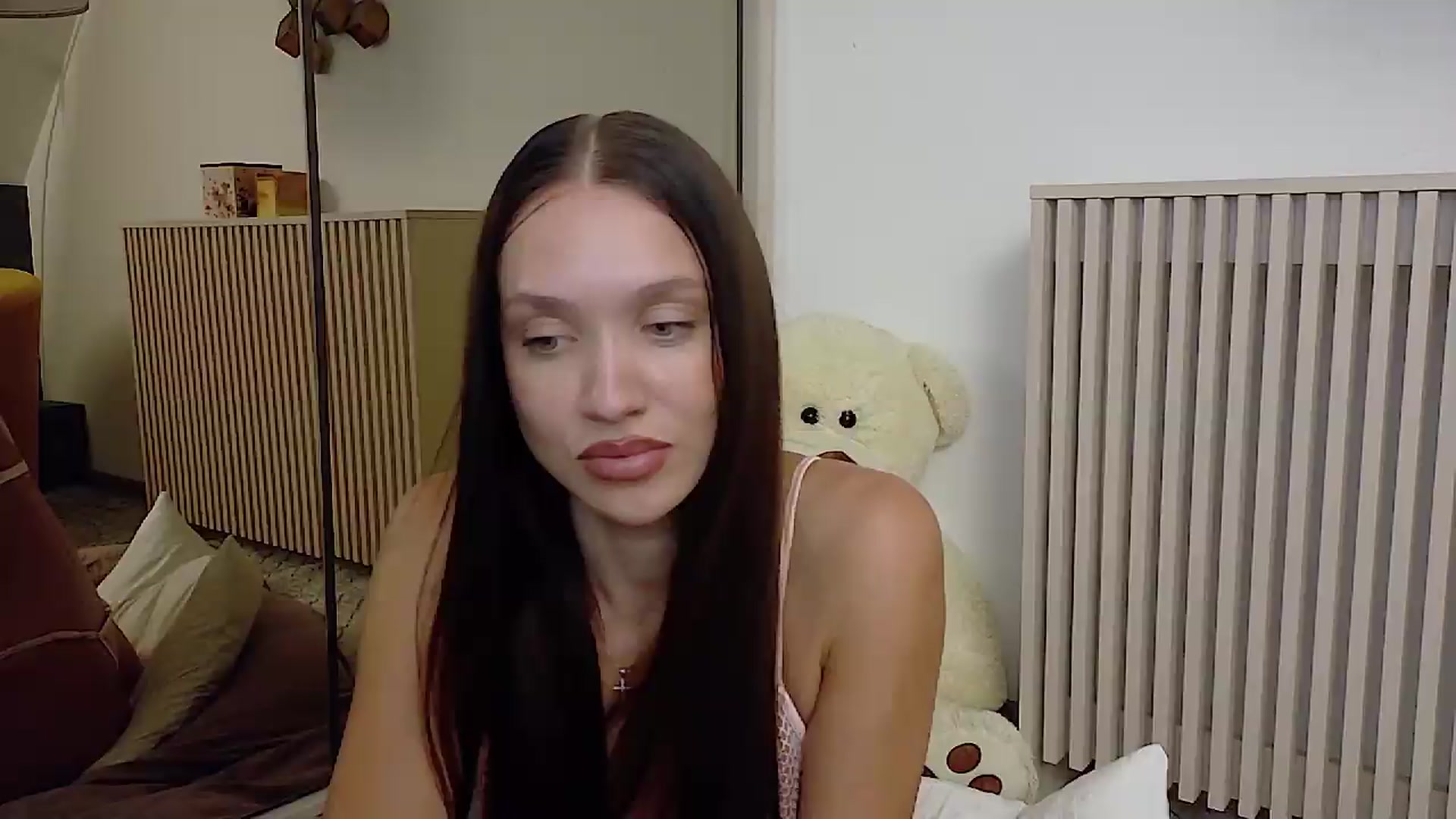 Gallery image thumbnail from Cranberrye1's myfreecams stream on, 08/18/2026, 17:05 image 16 of 20
