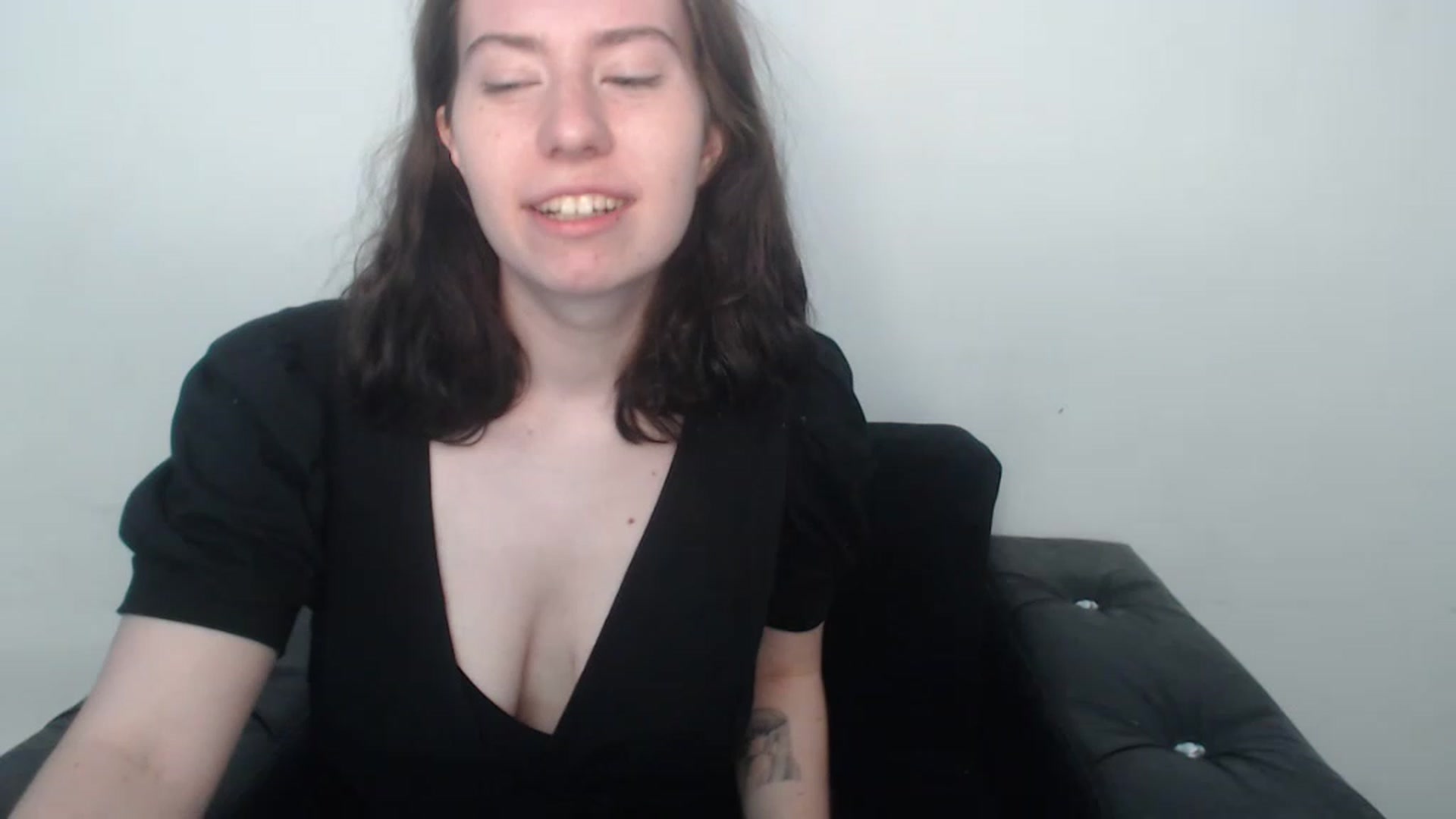 Gallery image thumbnail from Cranky_cherry's myfreecams stream on, 08/17/2023, 08:50 image 13 of 20