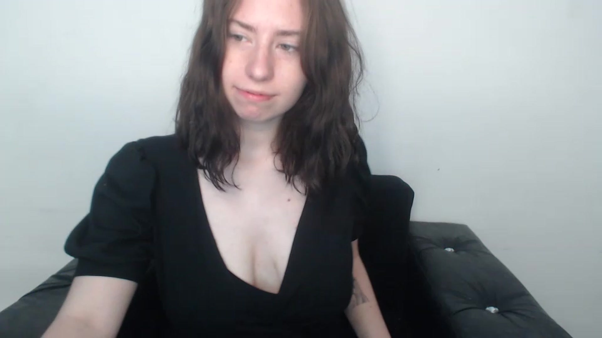Gallery image thumbnail from Cranky_cherry's myfreecams stream on, 08/17/2023, 08:50 image 12 of 20