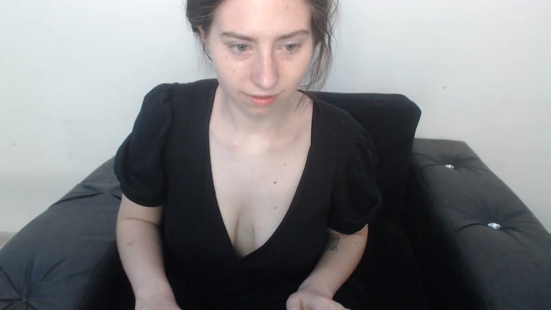 Gallery image thumbnail from Cranky_cherry's myfreecams stream on, 08/21/2023, 11:25 image 19 of 20