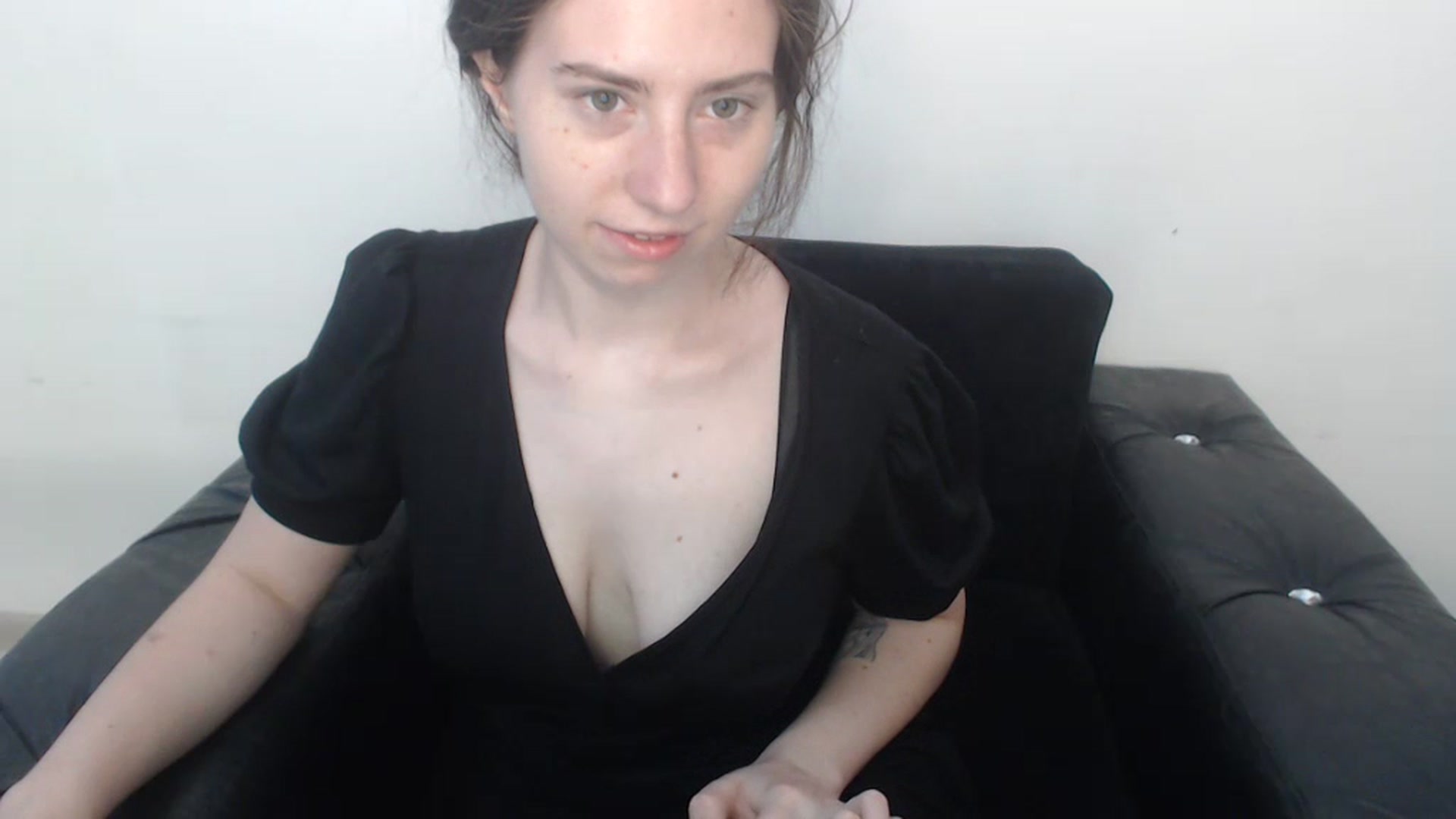 Gallery image thumbnail from Cranky_cherry's myfreecams stream on, 08/21/2023, 11:25 image 20 of 20