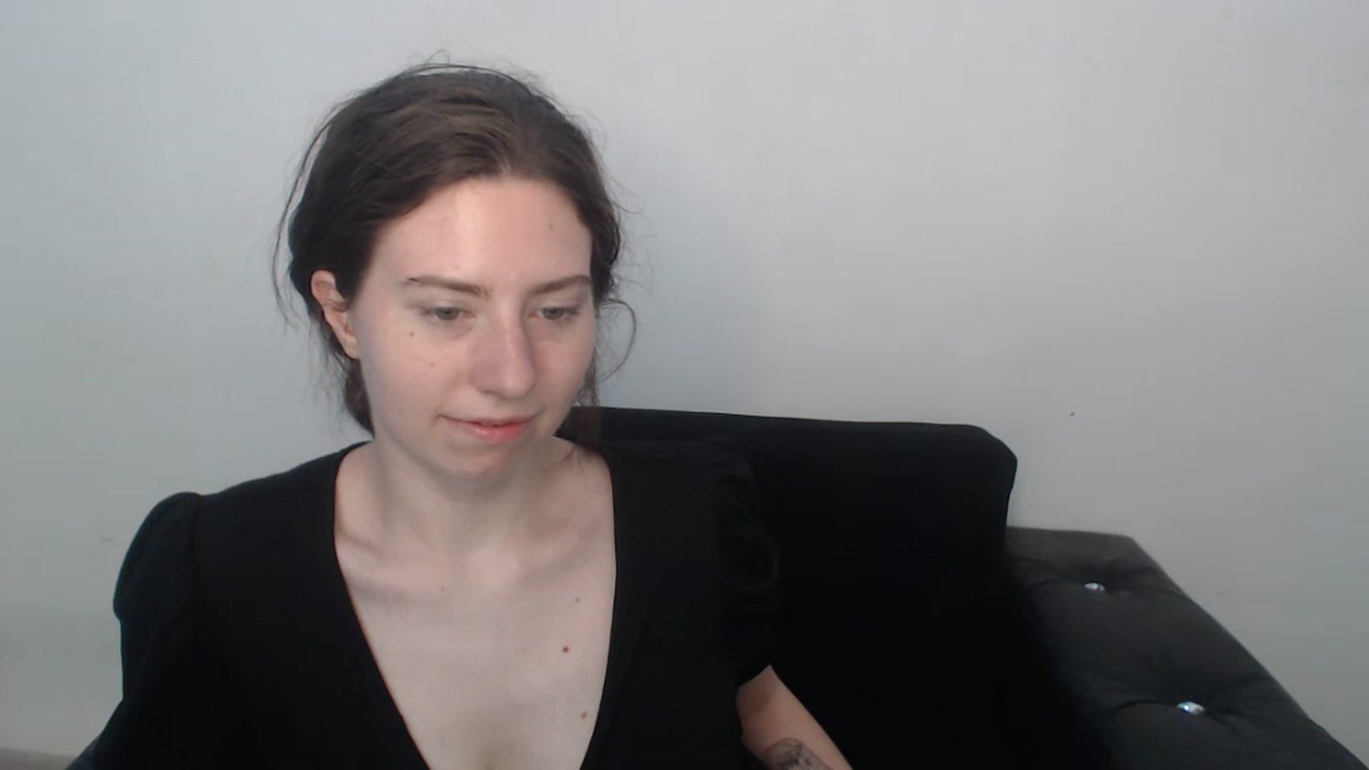 Gallery image thumbnail from Cranky_cherry's myfreecams stream on, 08/21/2023, 11:25 image 3 of 20