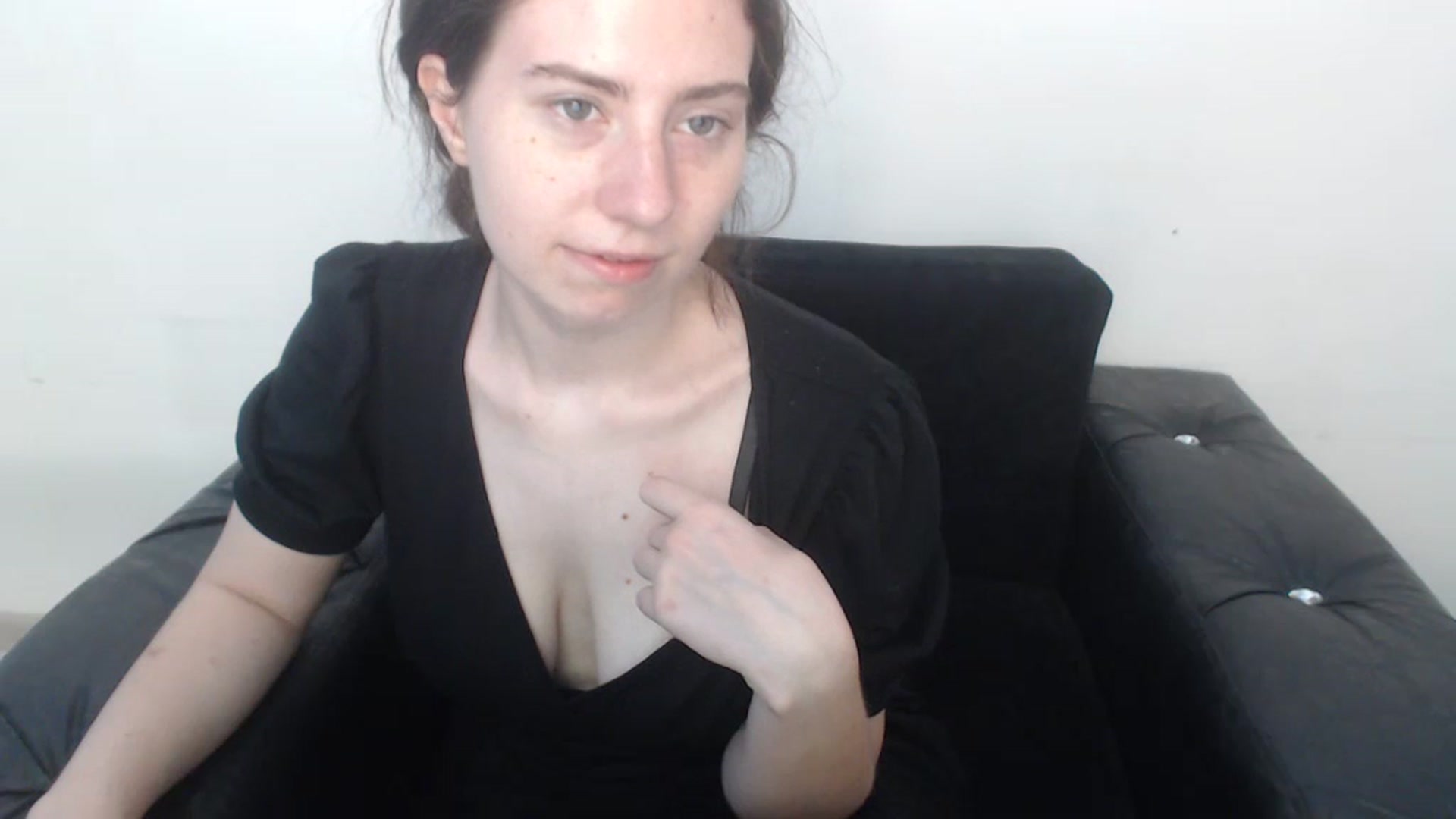 Gallery image thumbnail from Cranky_cherry's myfreecams stream on, 08/21/2023, 11:25 image 14 of 20