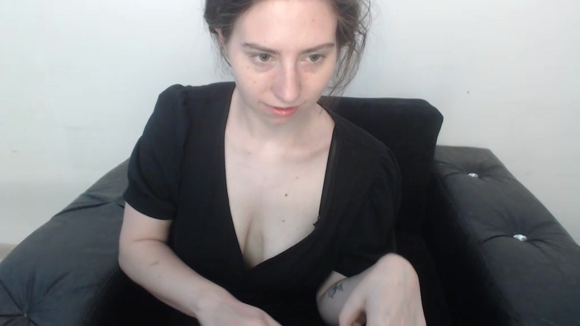 Gallery image thumbnail from Cranky_cherry's myfreecams stream on, 08/21/2023, 11:25 image 17 of 20
