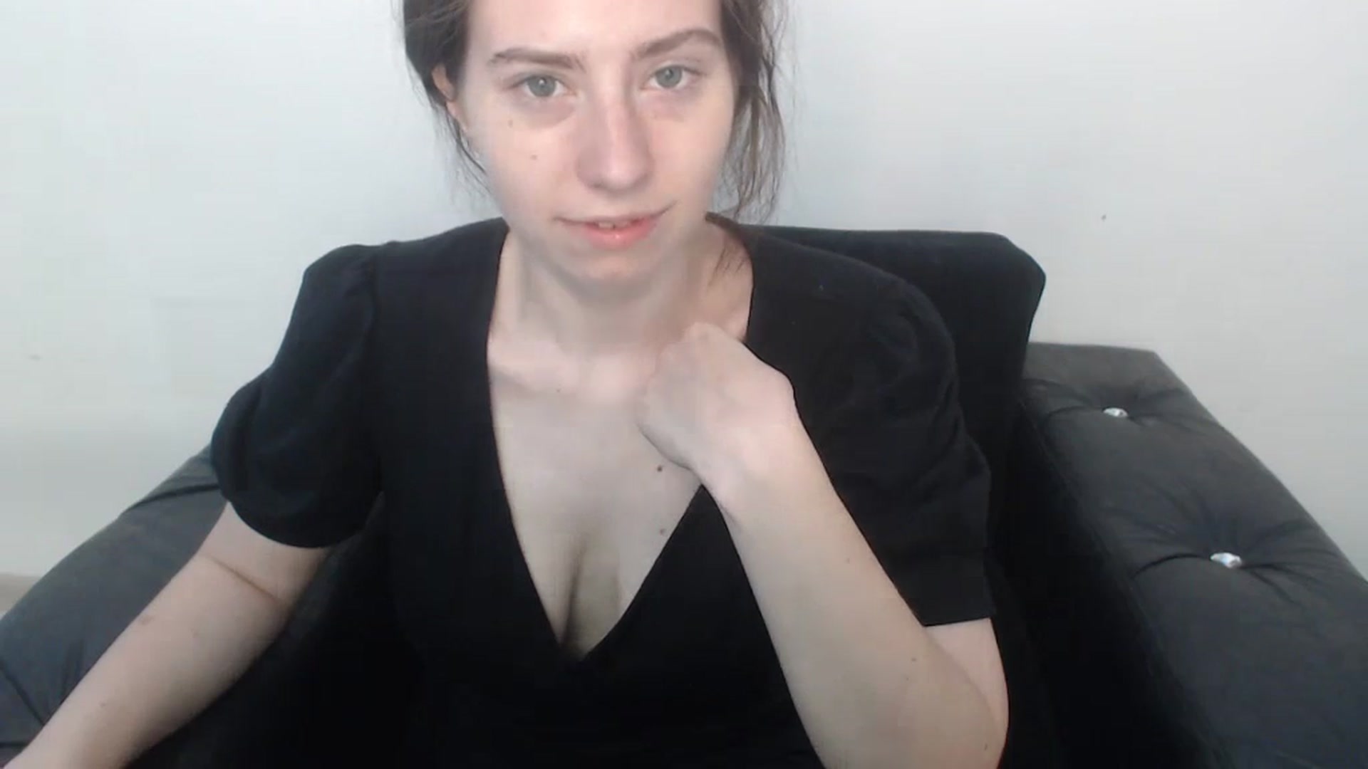 Gallery image thumbnail from Cranky_cherry's myfreecams stream on, 08/21/2023, 11:25 image 18 of 20