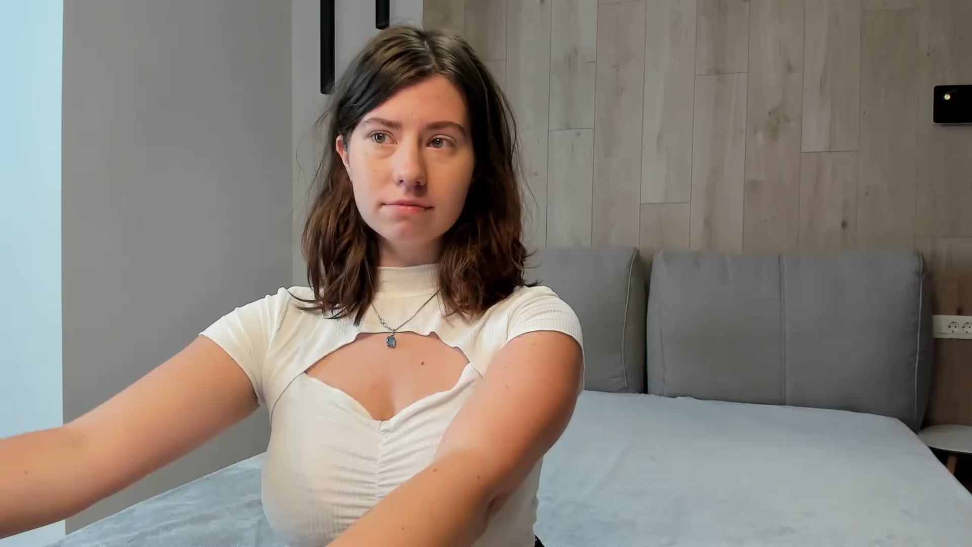 Gallery image thumbnail from Cranky_cherry's myfreecams stream on, 08/18/2024, 15:17 image 1 of 20