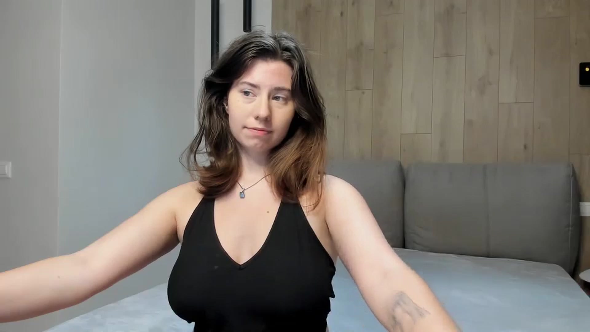 Gallery image thumbnail from Cranky_cherry's myfreecams stream on, 10/02/2024, 16:32 image 3 of 20