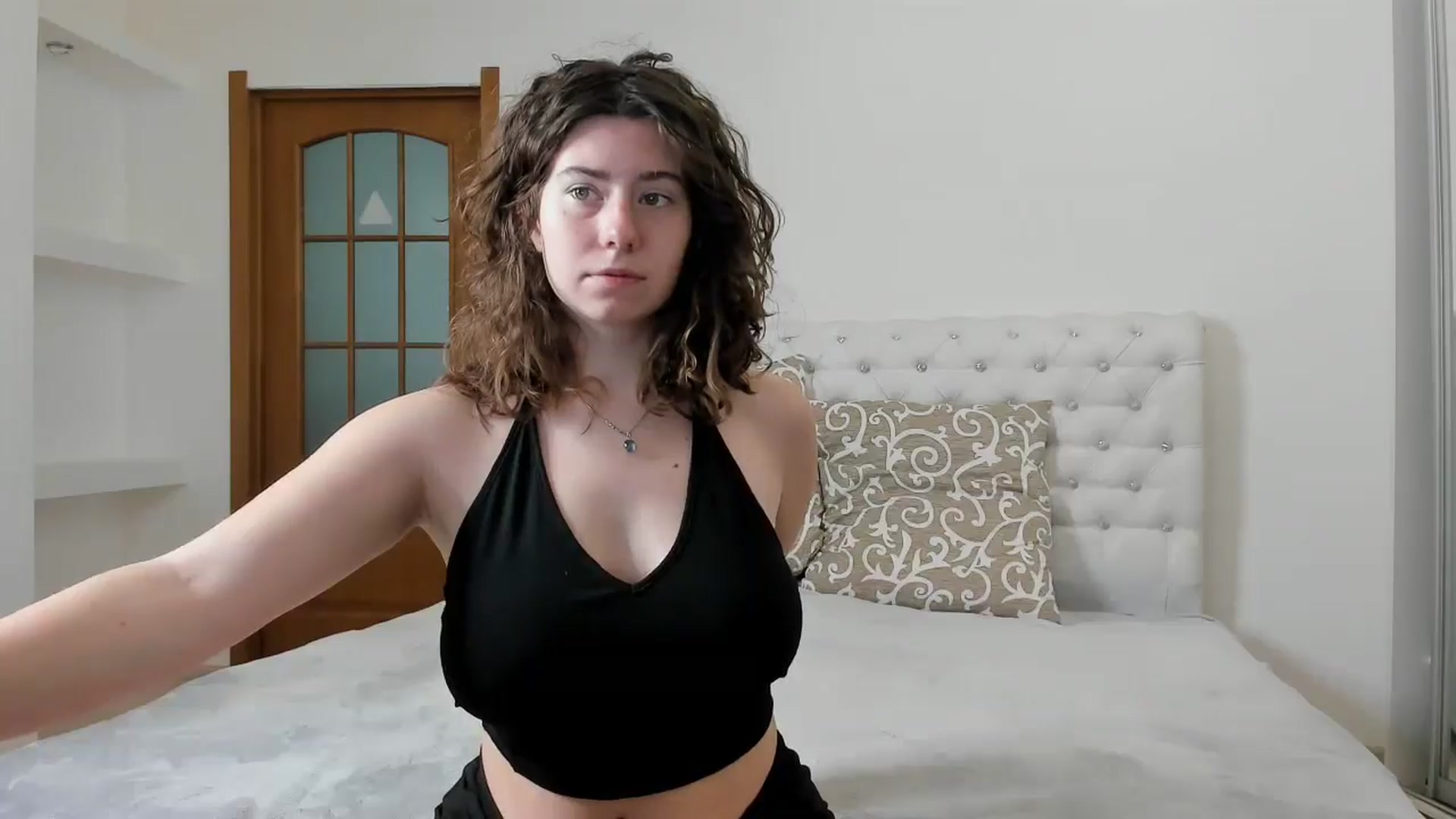 Gallery image thumbnail from Cranky_cherry's myfreecams stream on, 11/19/2024, 16:34 image 5 of 20