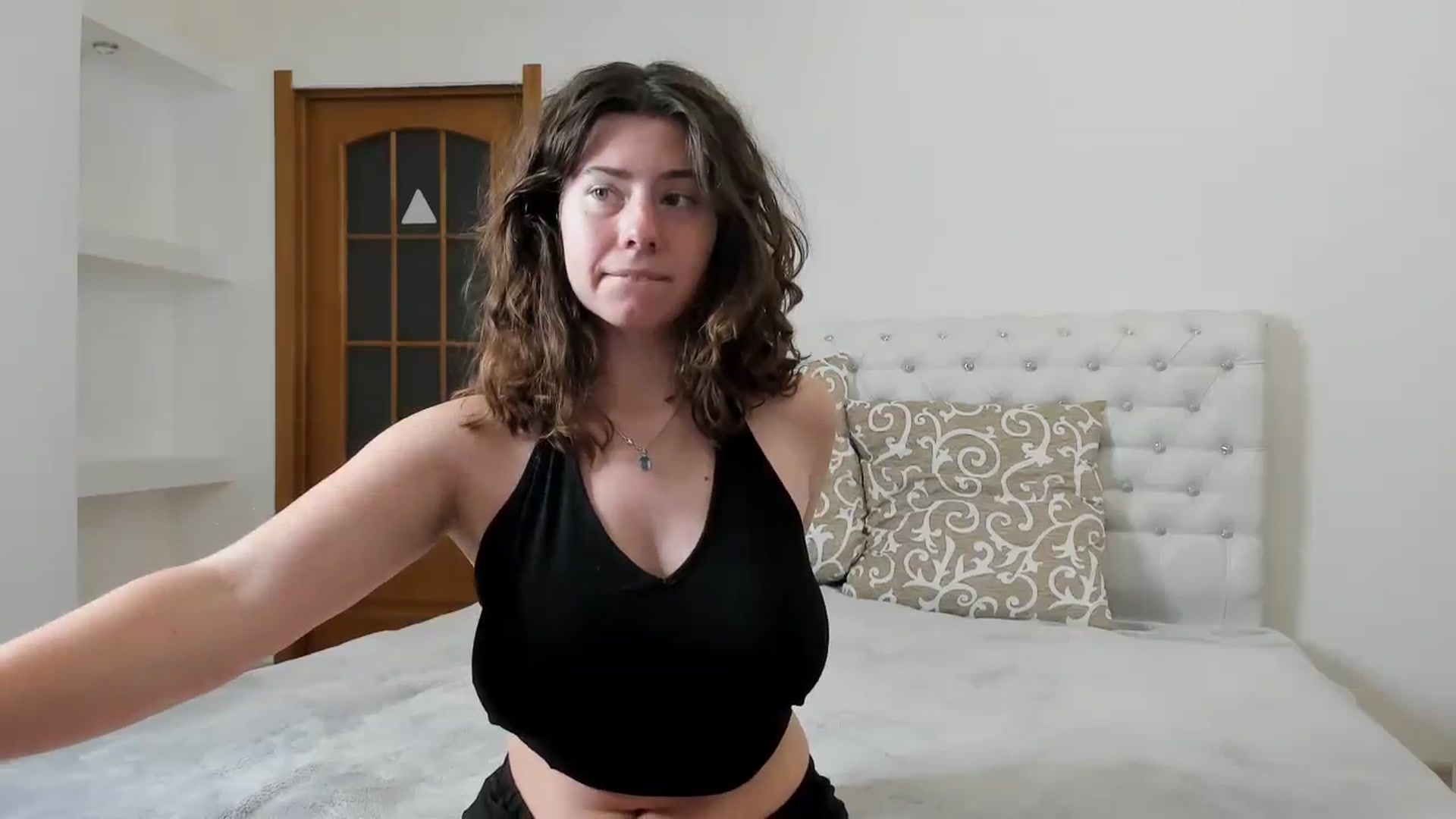 Gallery image thumbnail from Cranky_cherry's myfreecams stream on, 11/19/2024, 19:50 image 5 of 20