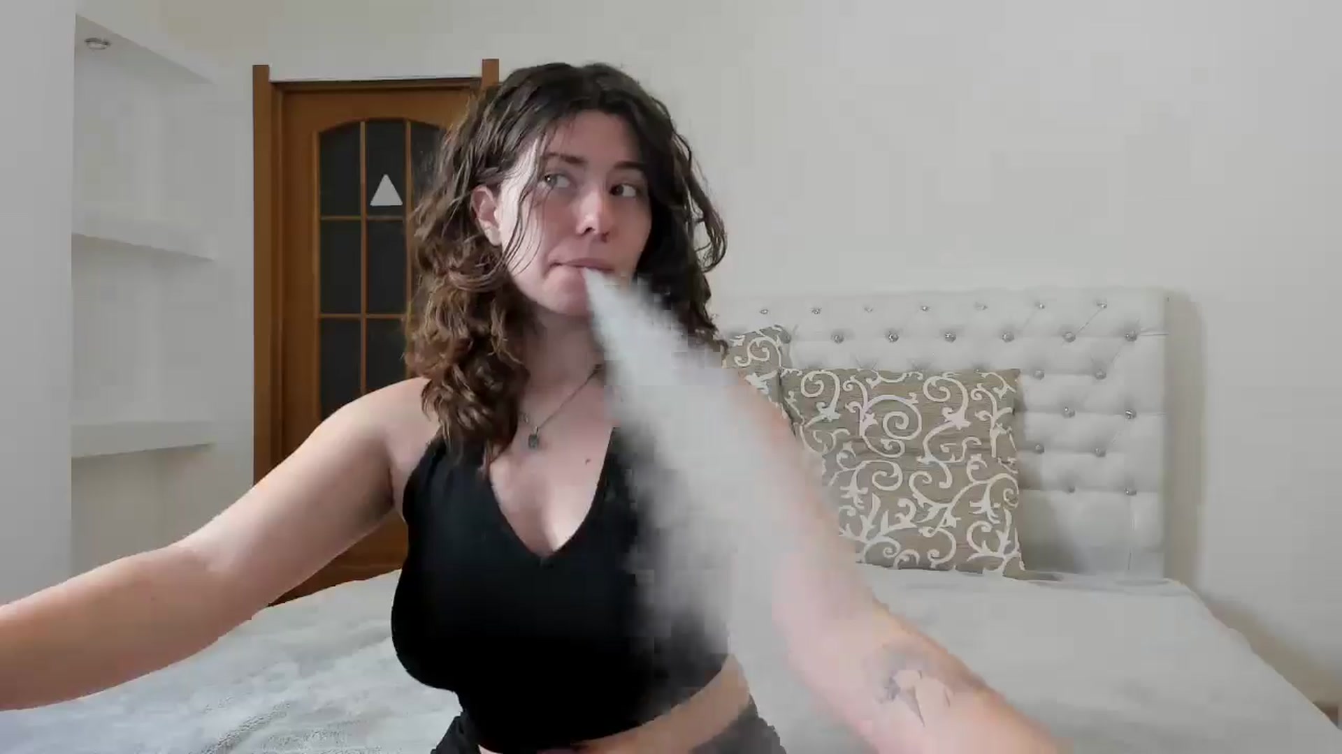 Gallery image thumbnail from Cranky_cherry's myfreecams stream on, 11/19/2024, 19:50 image 2 of 20