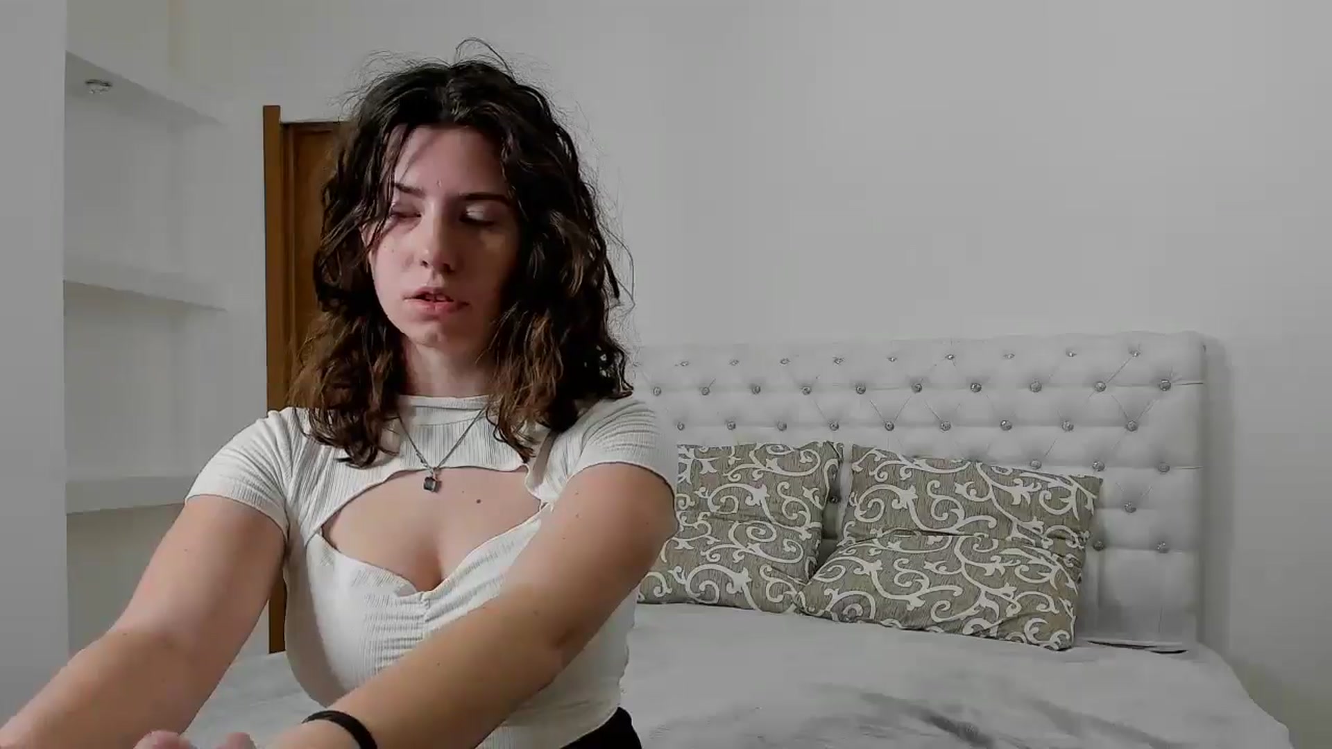 Gallery image thumbnail from Cranky_cherry's myfreecams stream on, 11/23/2024, 10:35 image 17 of 20