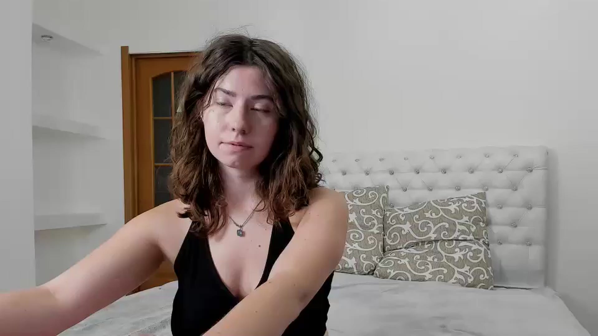 Gallery image thumbnail from Cranky_cherry's myfreecams stream on, 11/24/2024, 19:36 image 18 of 20