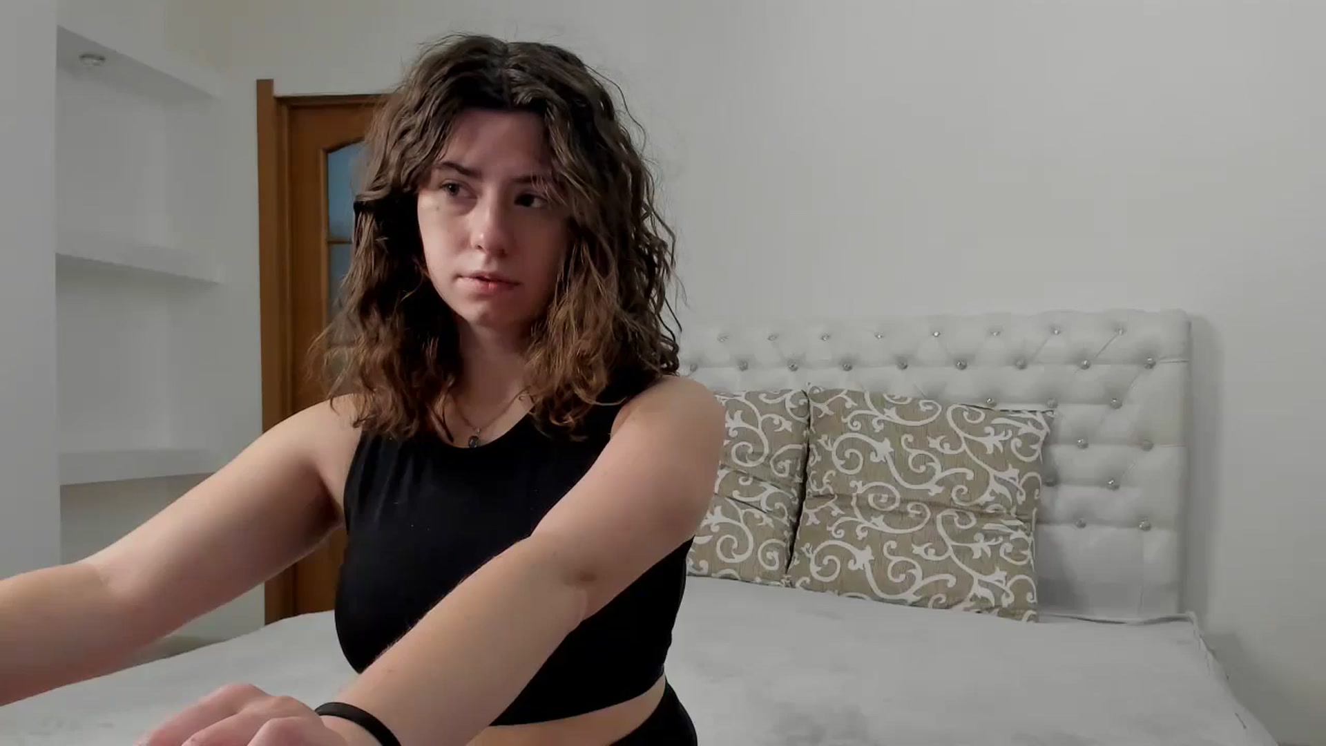Gallery image thumbnail from Cranky_cherry's myfreecams stream on, 11/26/2024, 09:54 image 15 of 20
