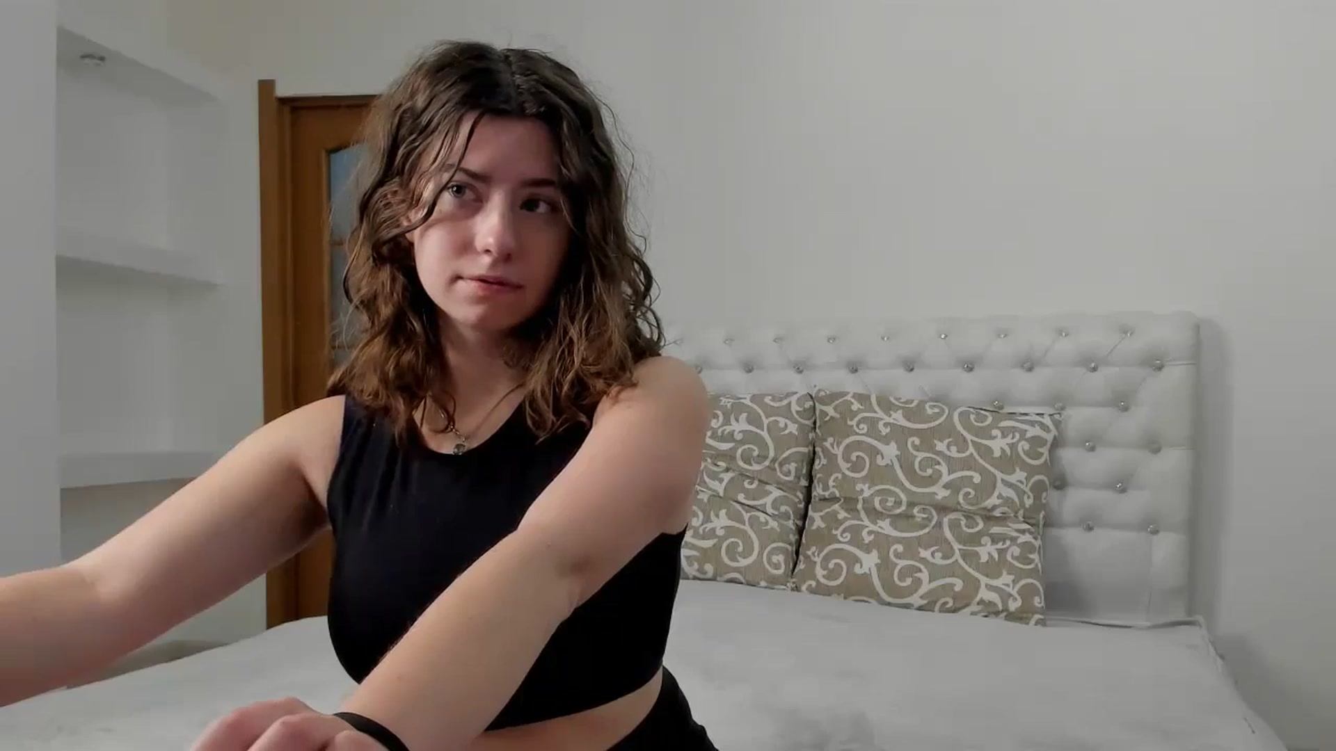 Gallery image thumbnail from Cranky_cherry's myfreecams stream on, 11/26/2024, 09:54 image 5 of 20