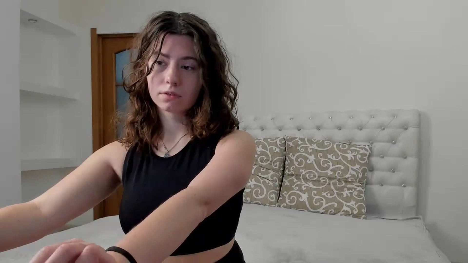 Gallery image thumbnail from Cranky_cherry's myfreecams stream on, 11/26/2024, 09:54 image 10 of 20
