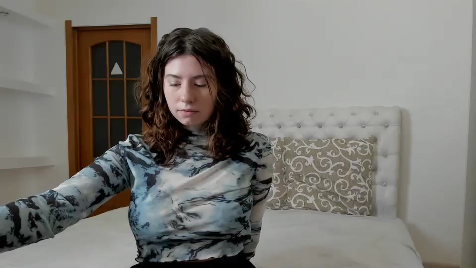 Gallery image thumbnail from Cranky_cherry's myfreecams stream on, 12/06/2024, 17:30 image 5 of 20