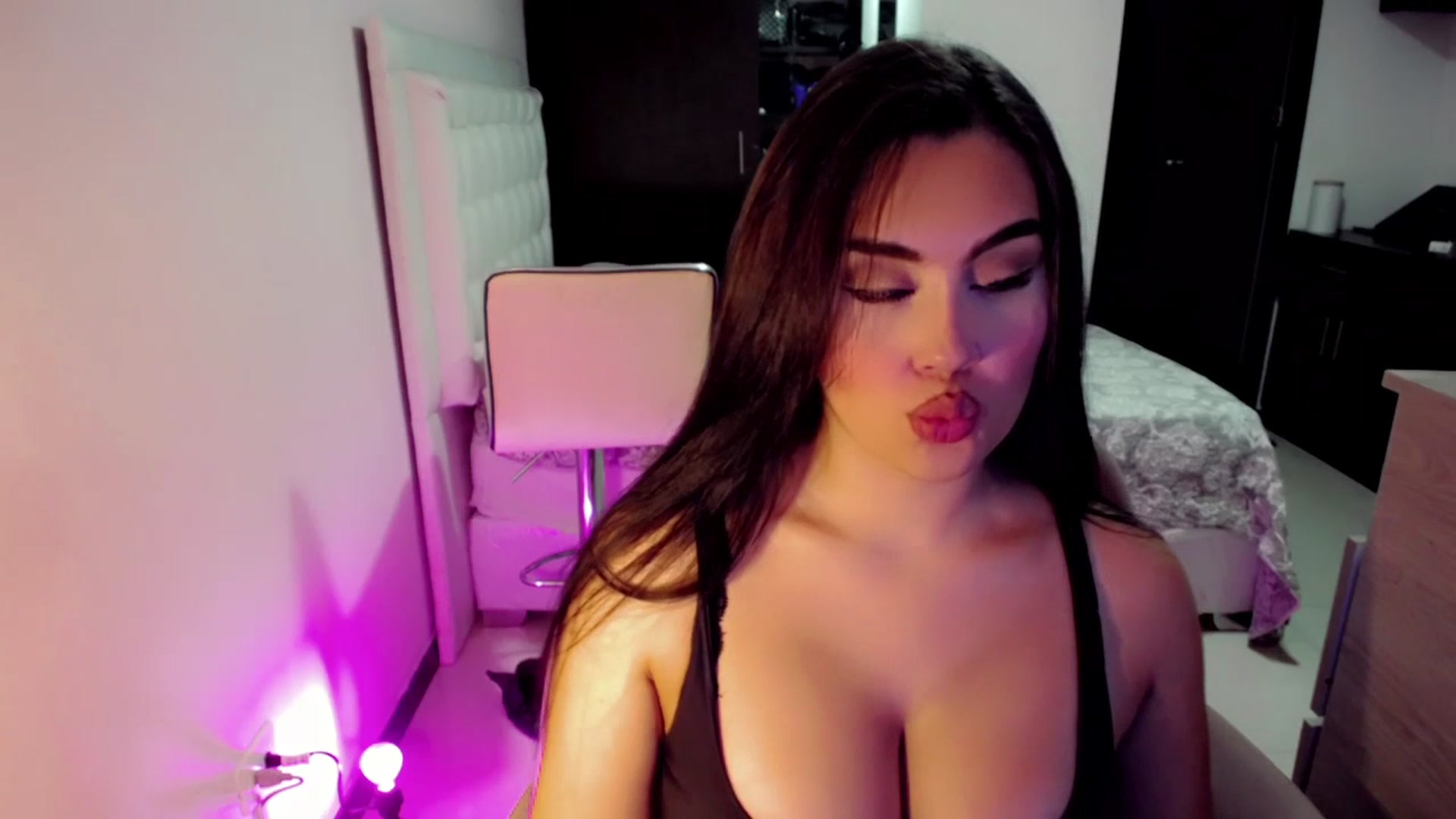 Gallery image thumbnail from CrazyChanel's myfreecams stream on, 07/06/2023, 08:30 image 9 of 20