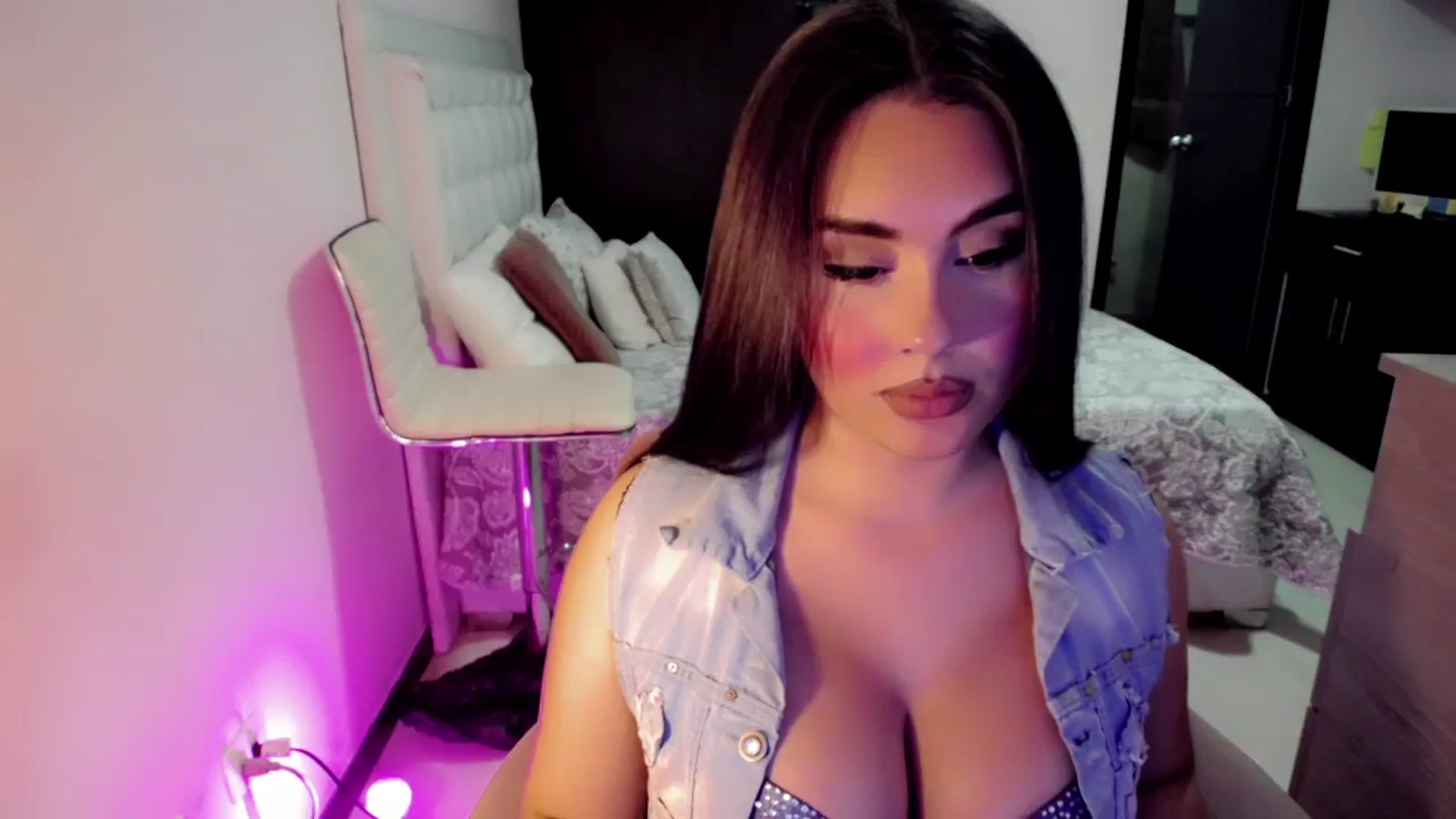 Gallery image thumbnail from CrazyChanel's myfreecams stream on, 07/31/2023, 07:02 image 6 of 20