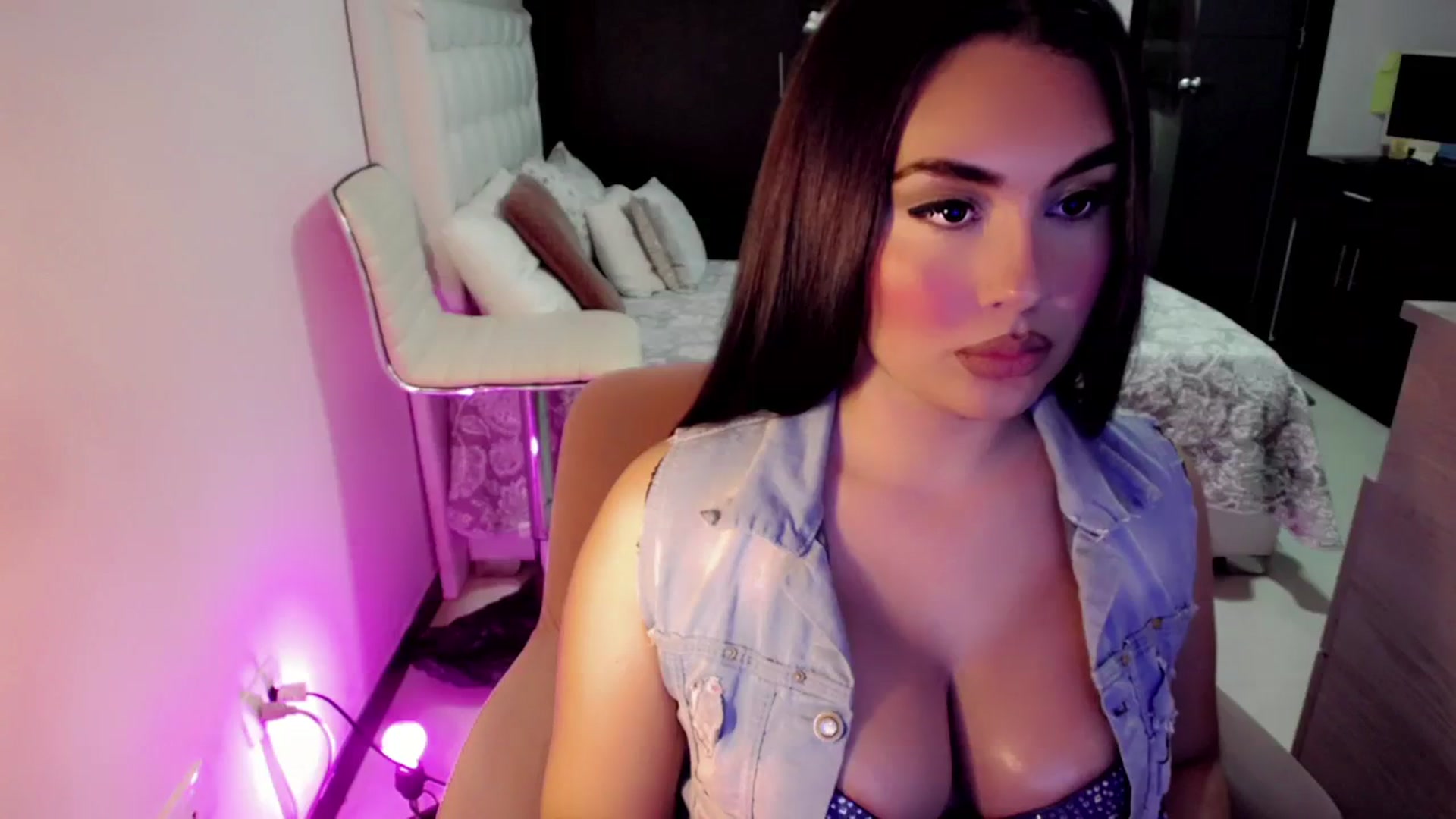 Gallery image thumbnail from CrazyChanel's myfreecams stream on, 07/31/2023, 07:02 image 19 of 20